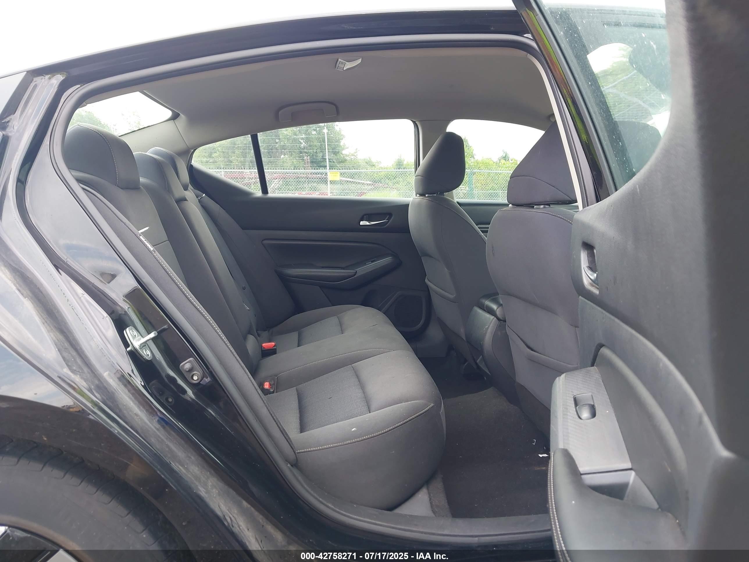 NISSAN ALTIMA image 8