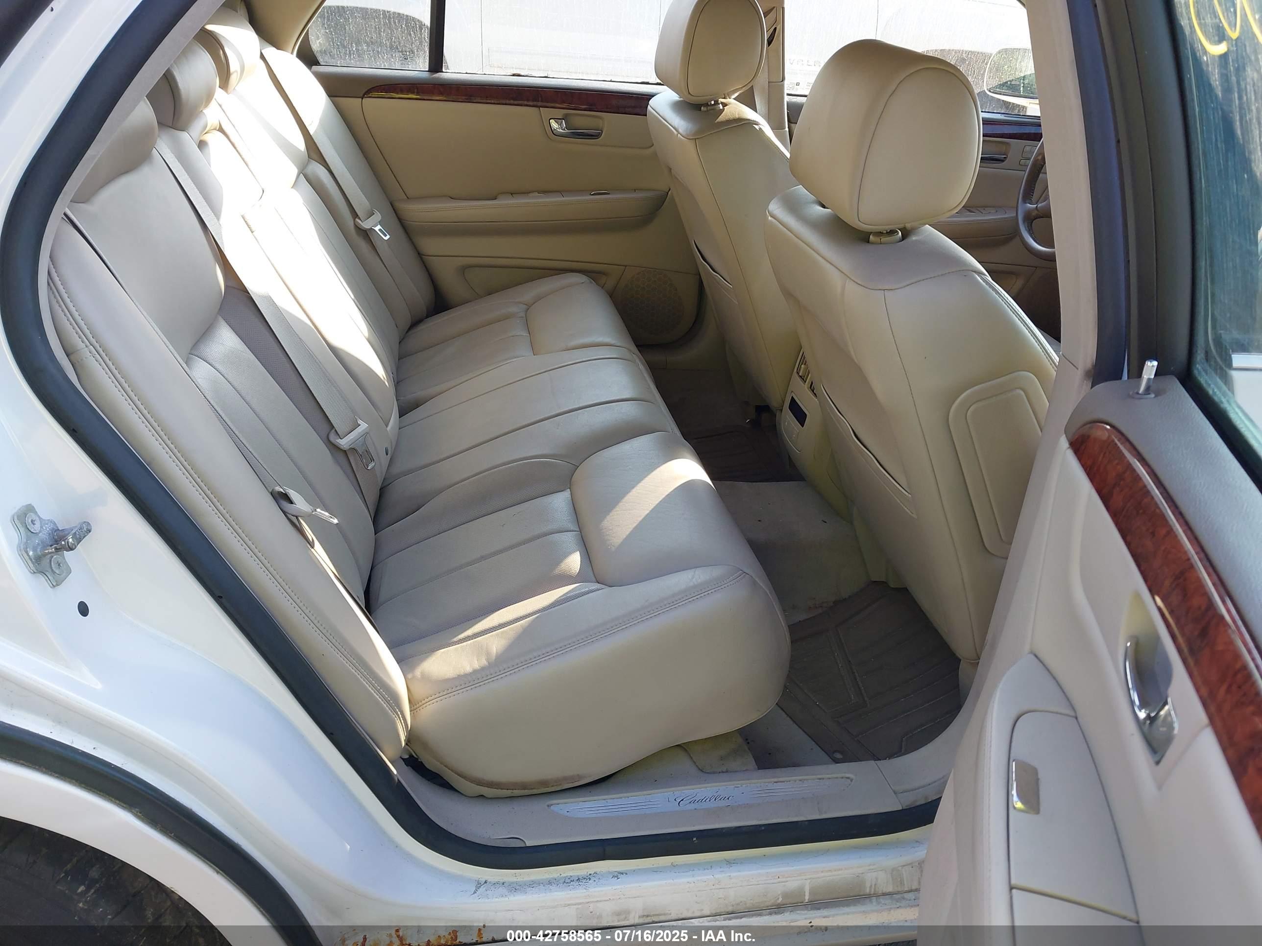 CADILLAC DTS image 8
