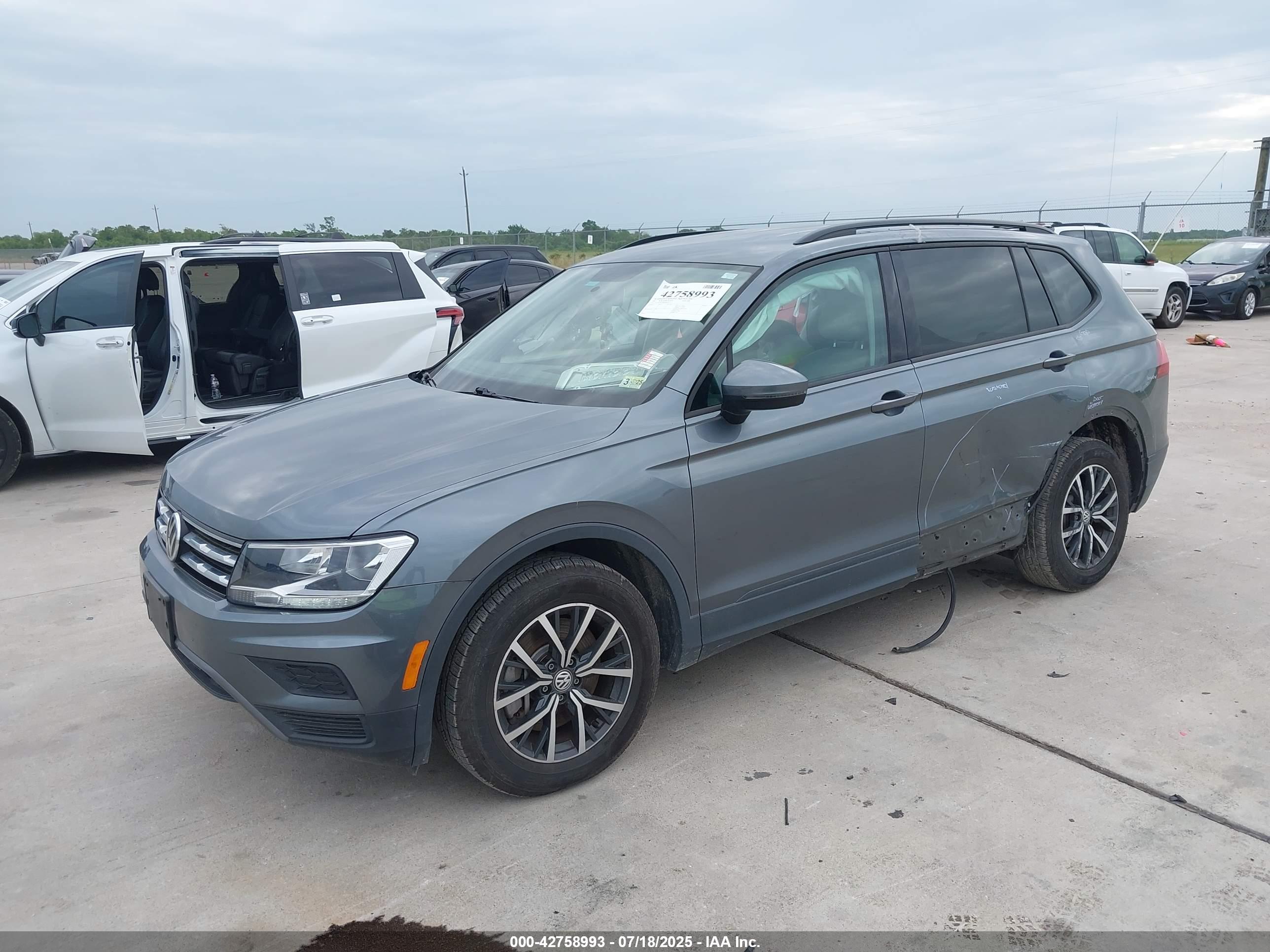 VOLKSWAGEN TIGUAN image 2
