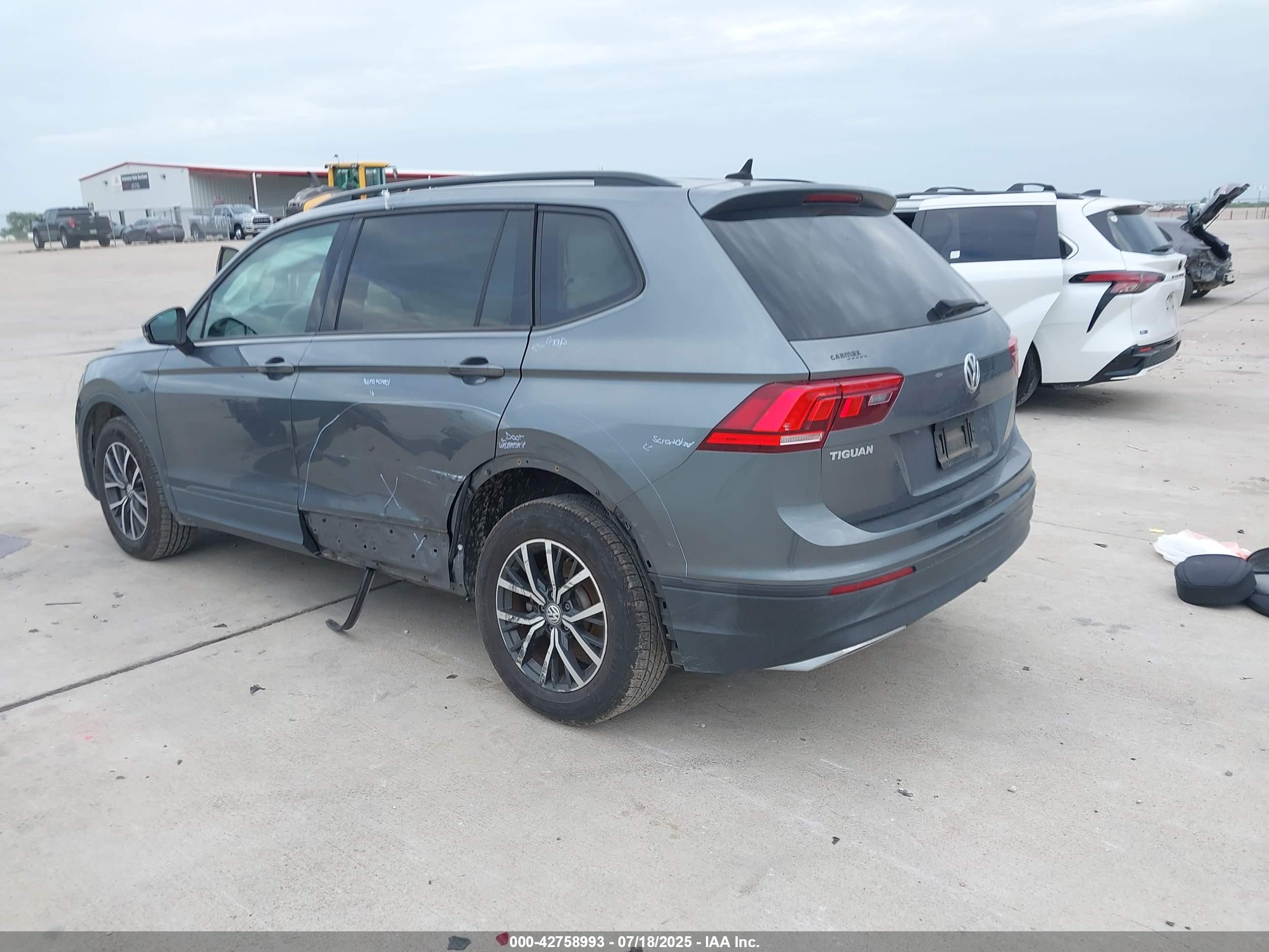 VOLKSWAGEN TIGUAN image 3