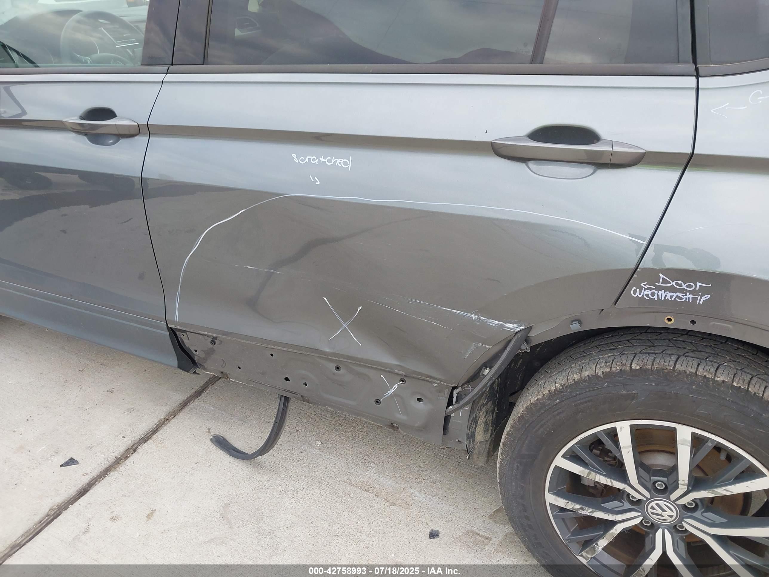 VOLKSWAGEN TIGUAN image 6
