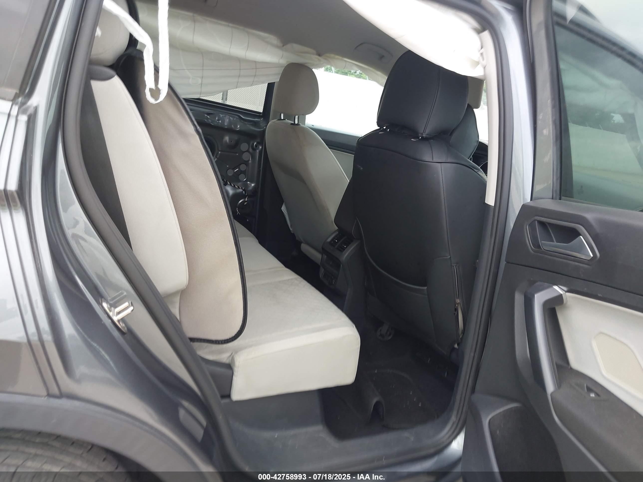 VOLKSWAGEN TIGUAN image 8