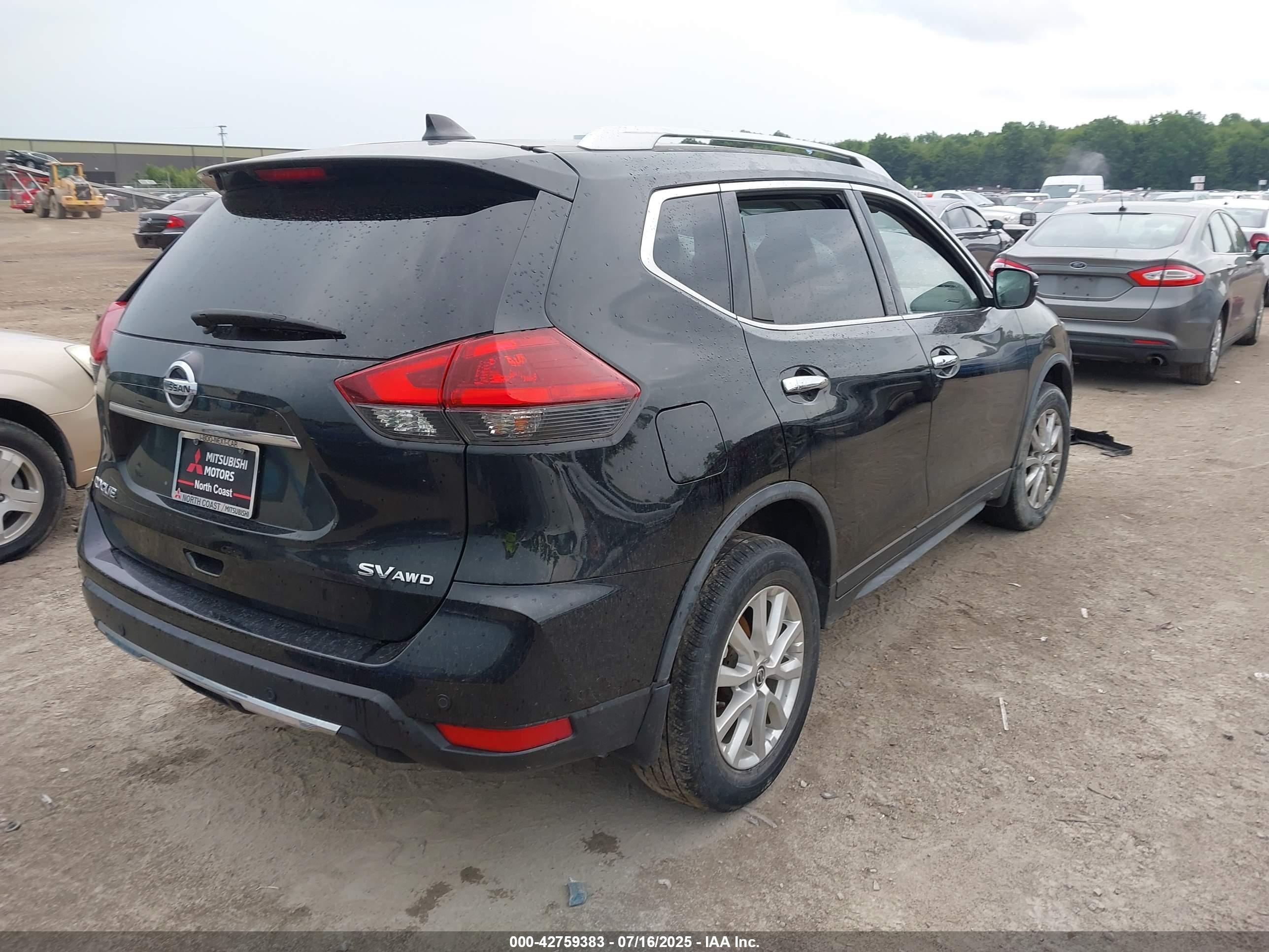 NISSAN ROGUE image 4