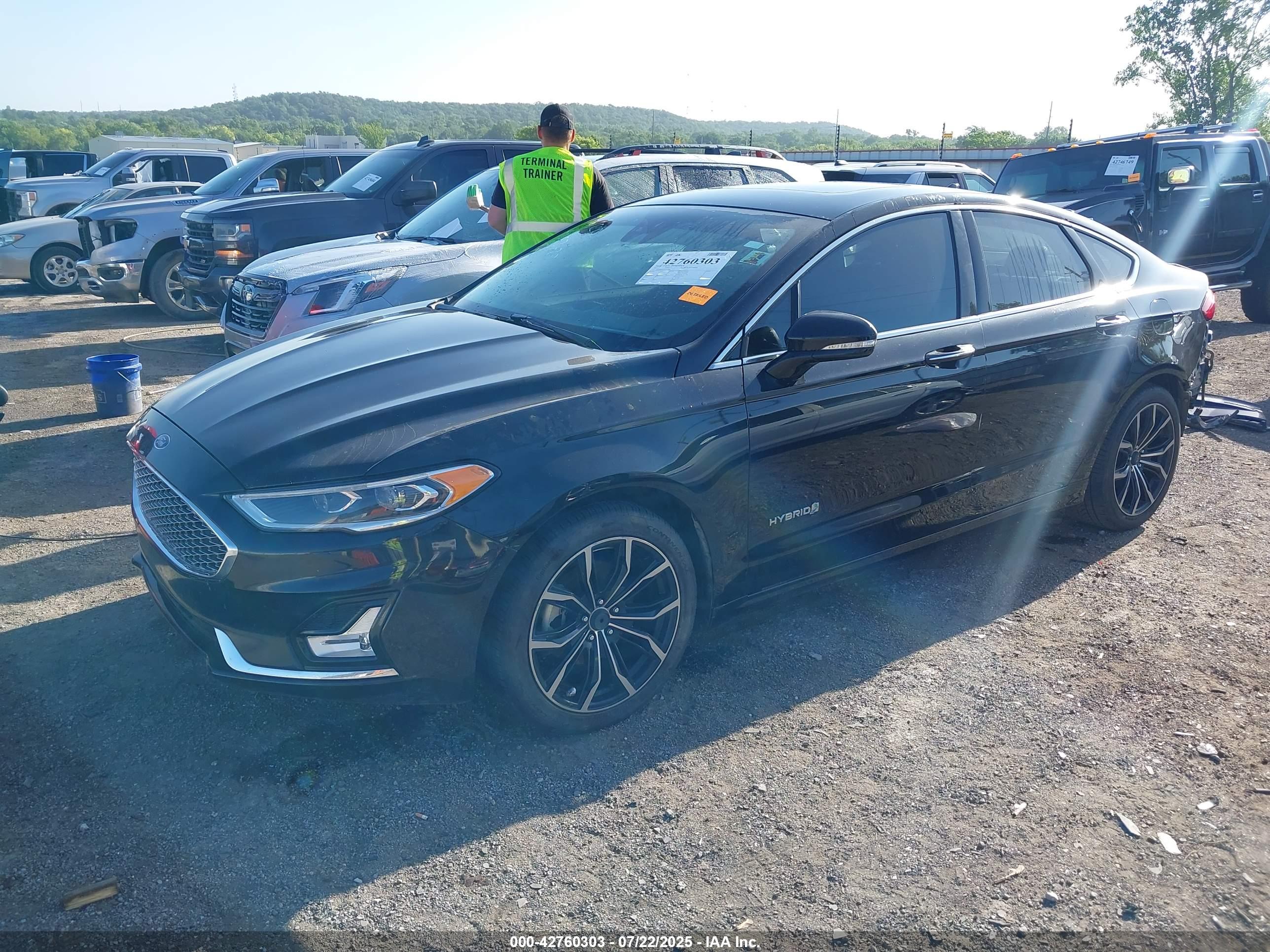 FORD FUSION image 2