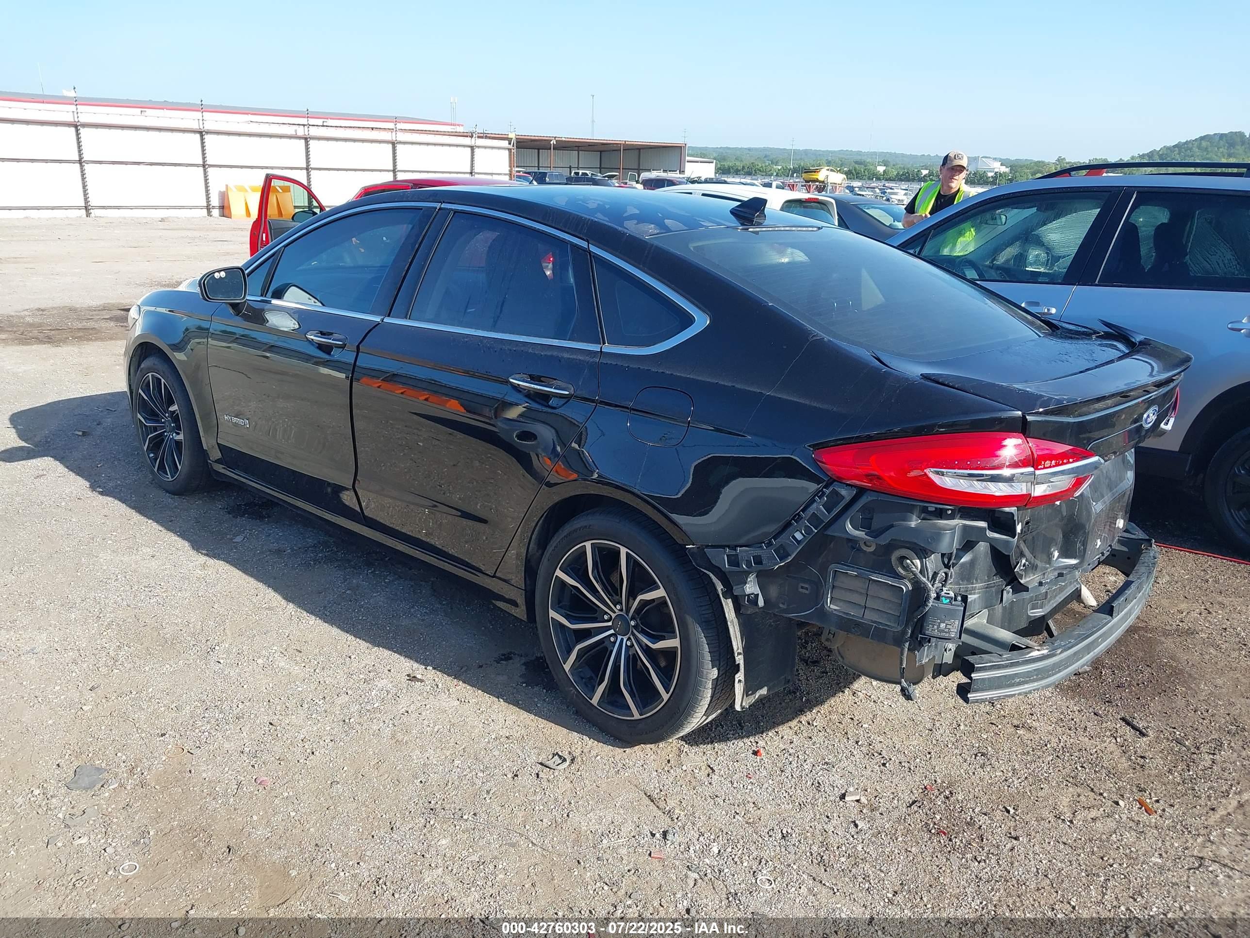 FORD FUSION image 3