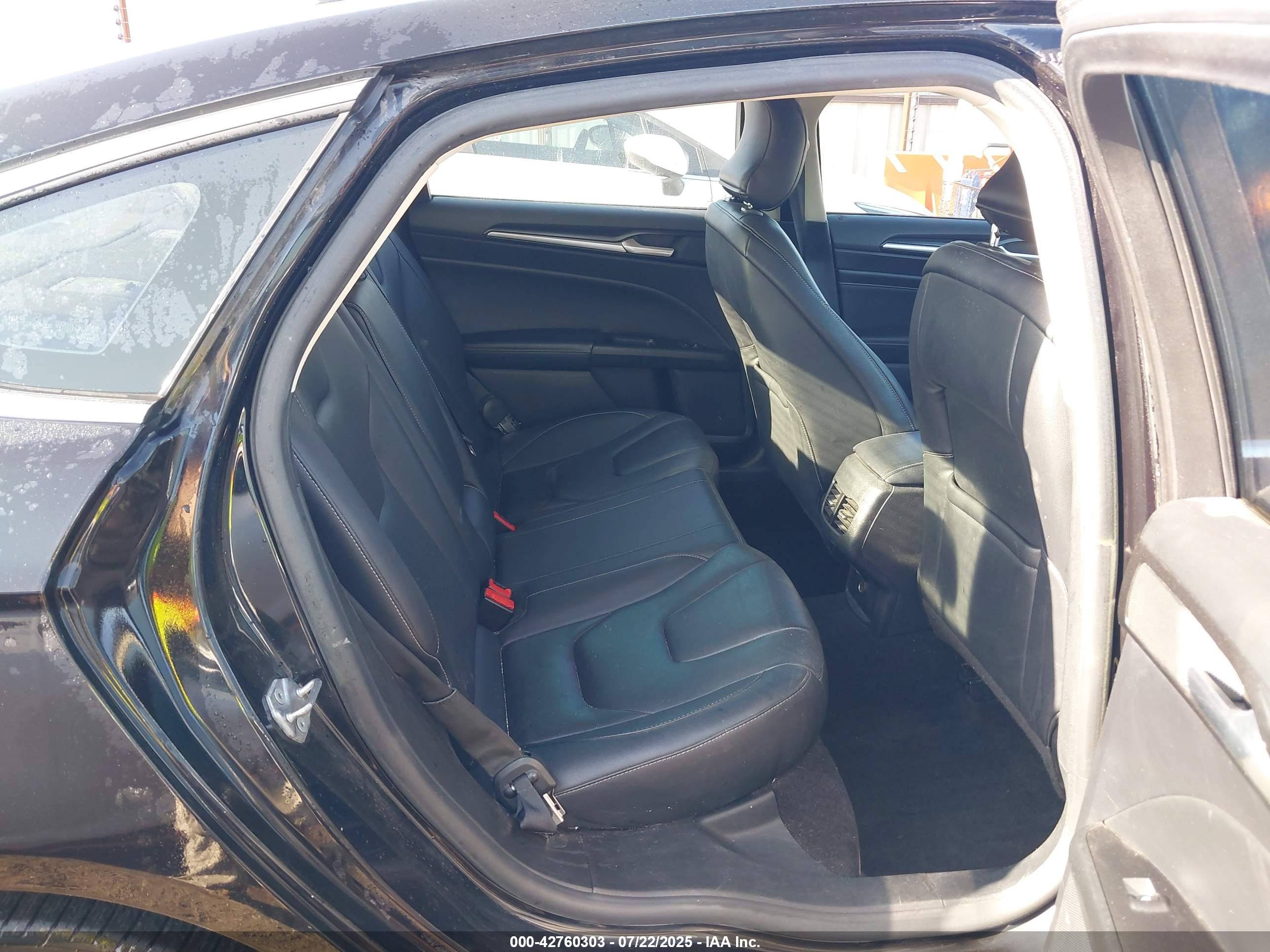 FORD FUSION image 8