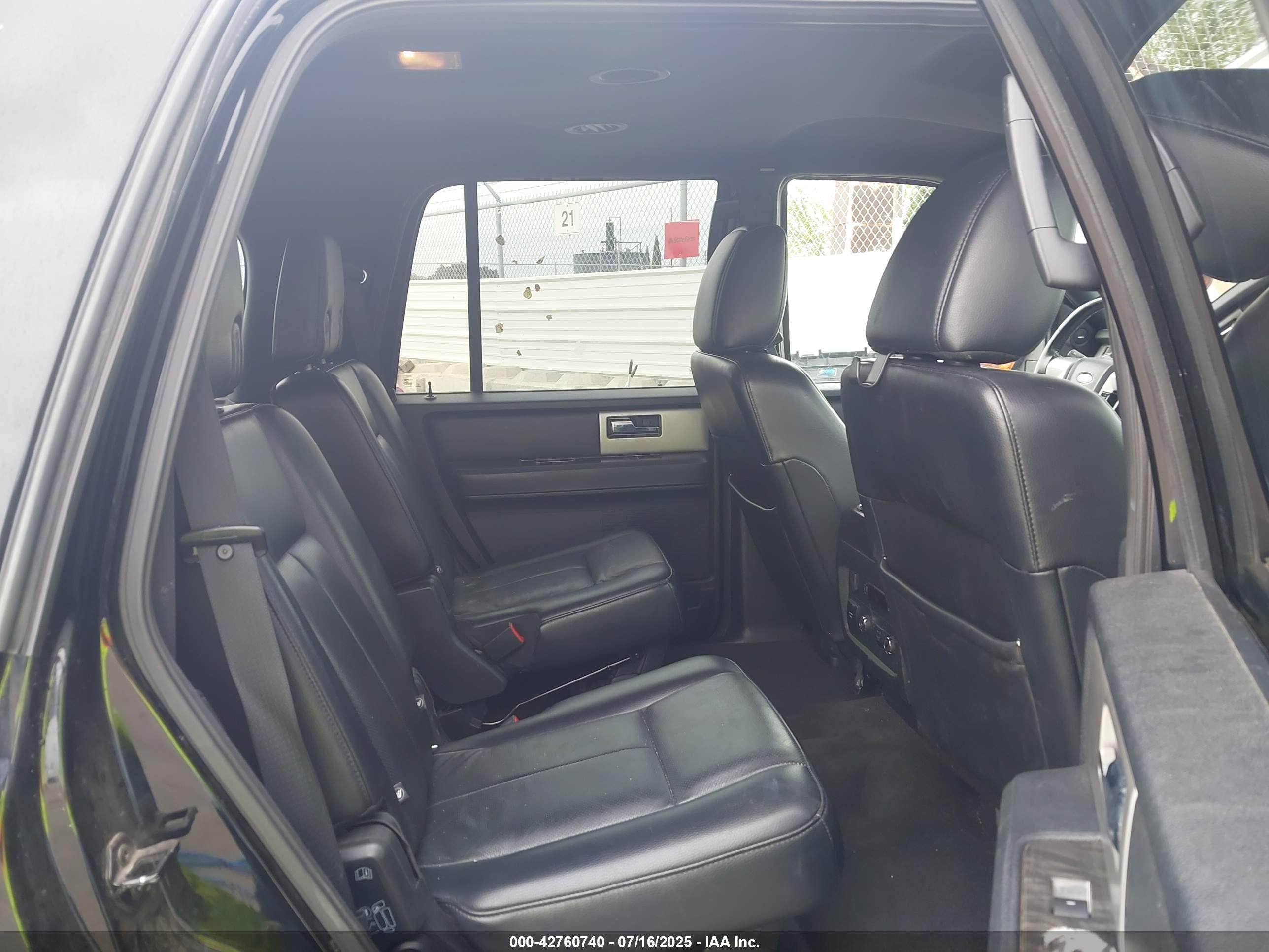 FORD EXPEDITION image 8