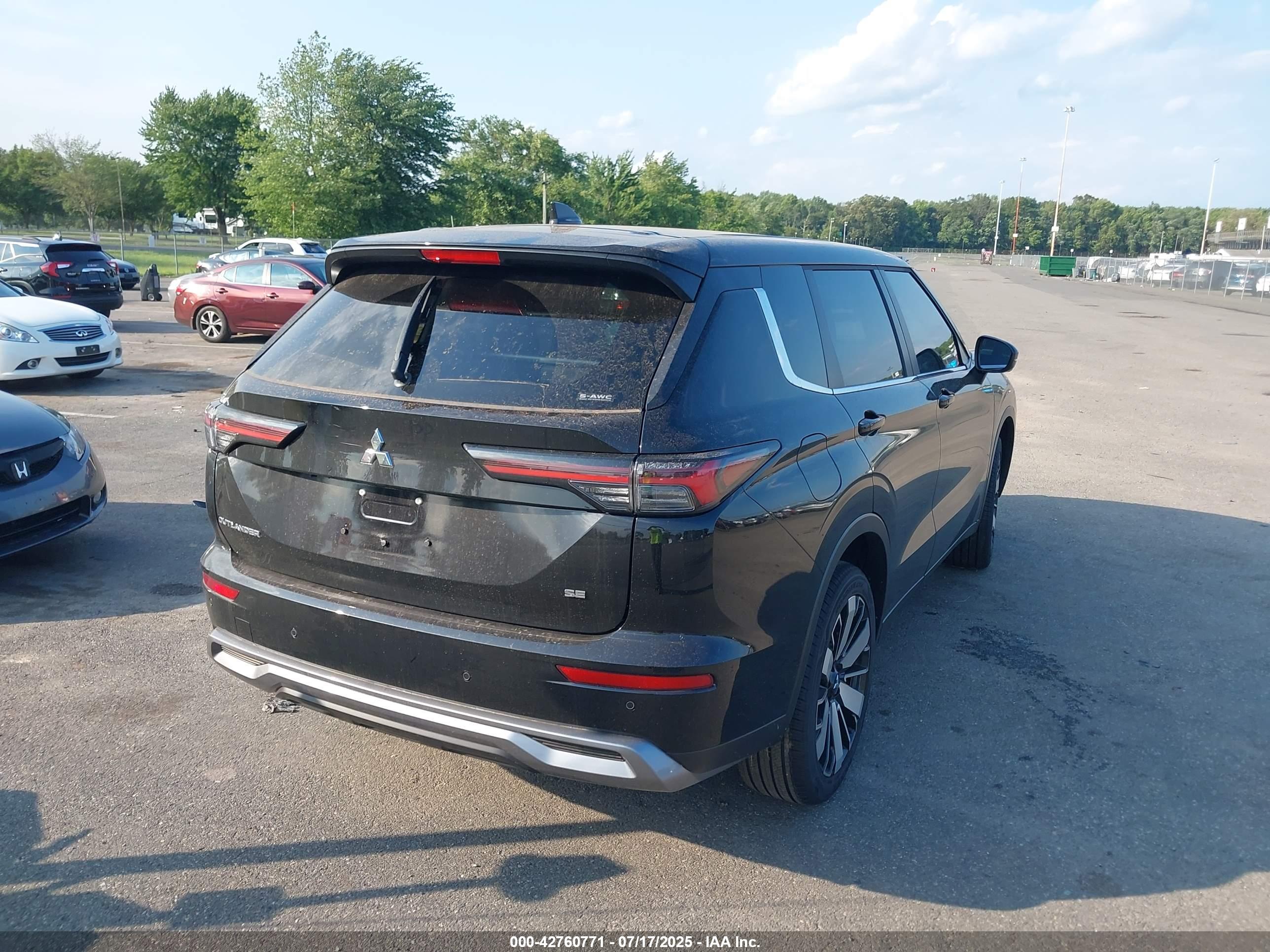 MITSUBISHI OUTLANDER image 4