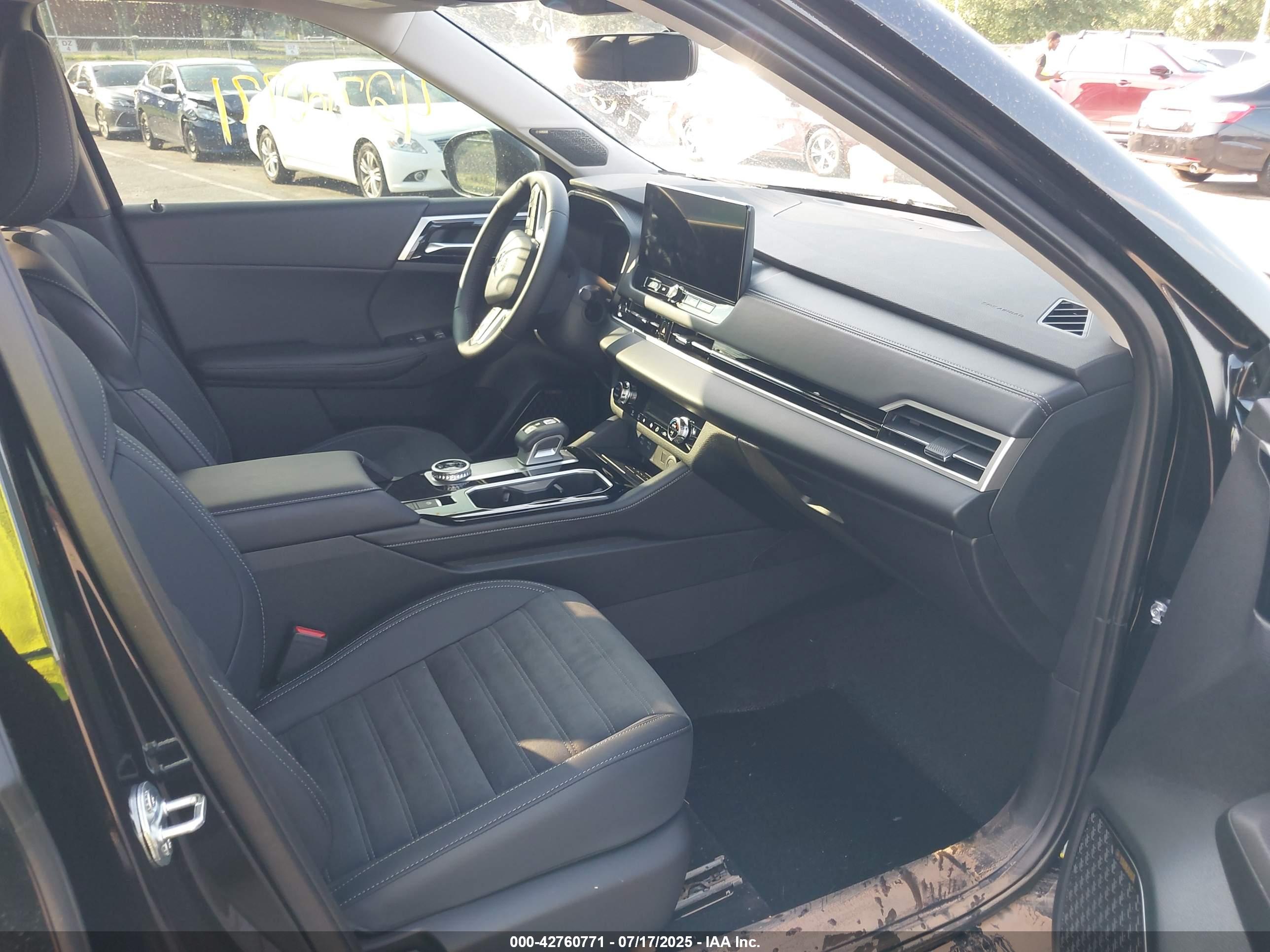 MITSUBISHI OUTLANDER image 5