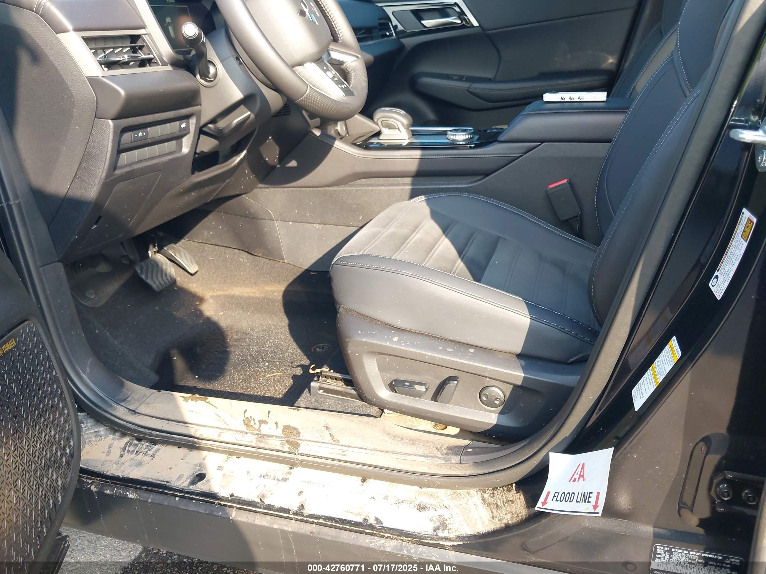 MITSUBISHI OUTLANDER image 6