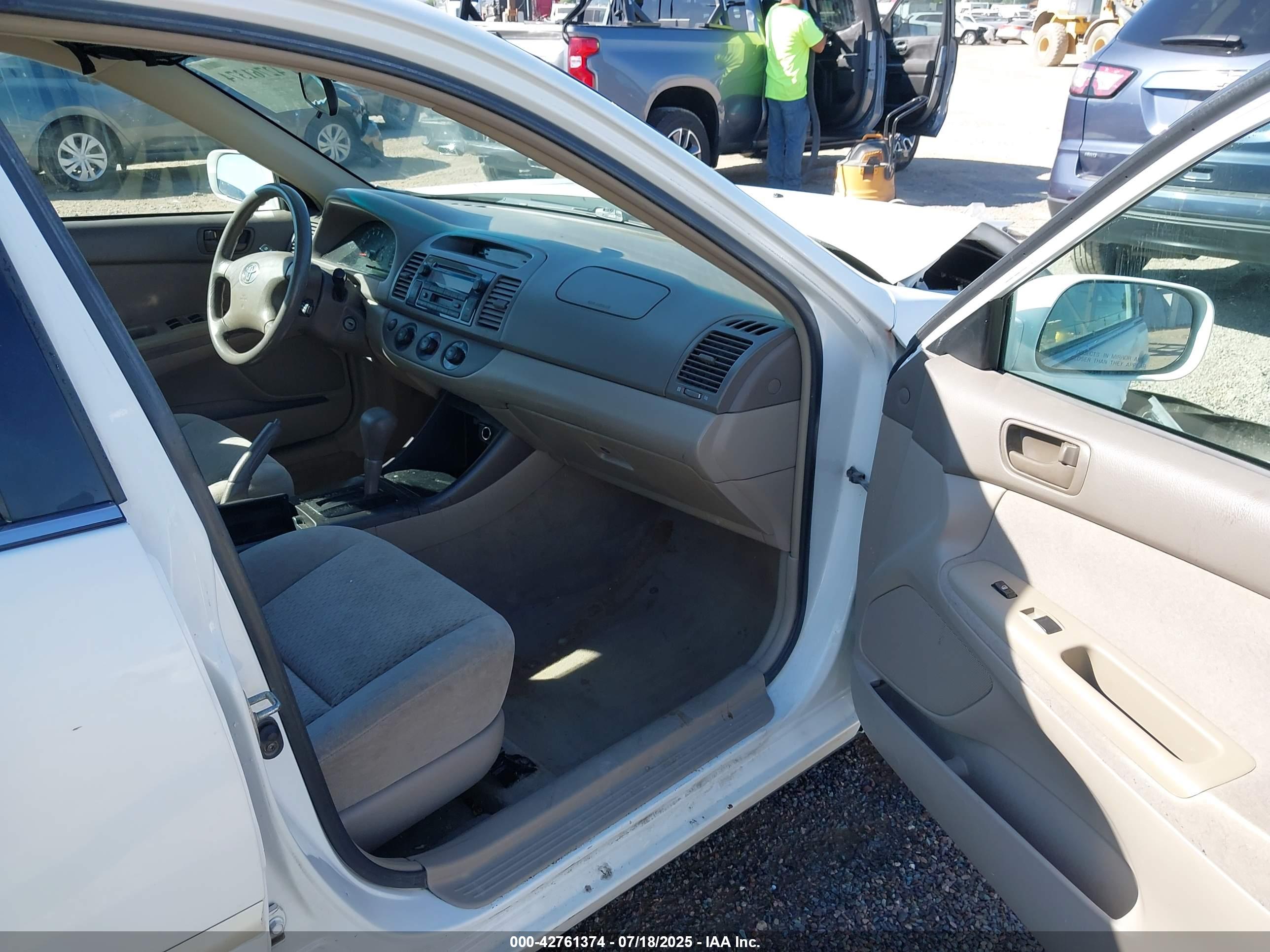 TOYOTA CAMRY image 5