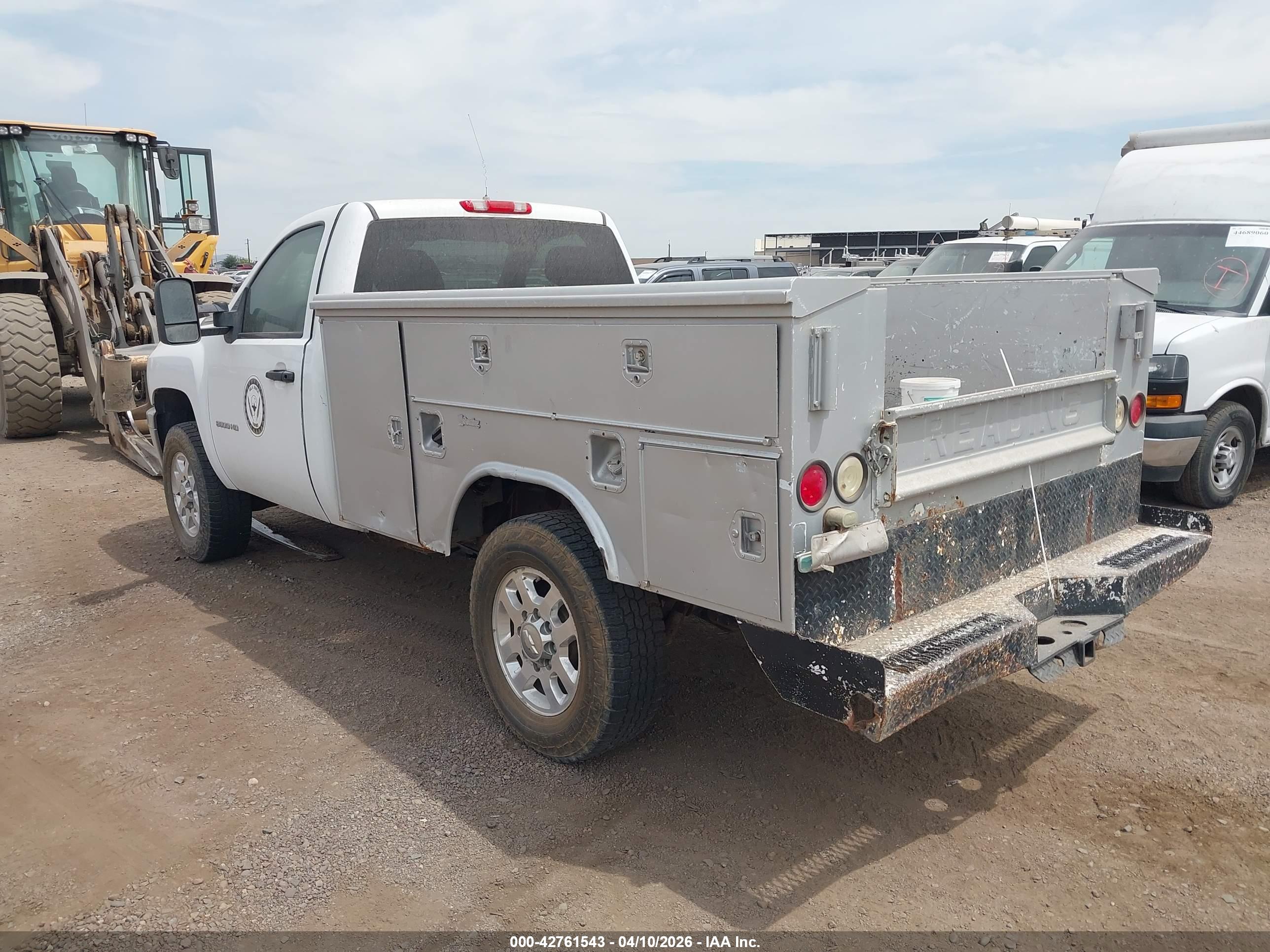 CHEVROLET SILVERADO image 3