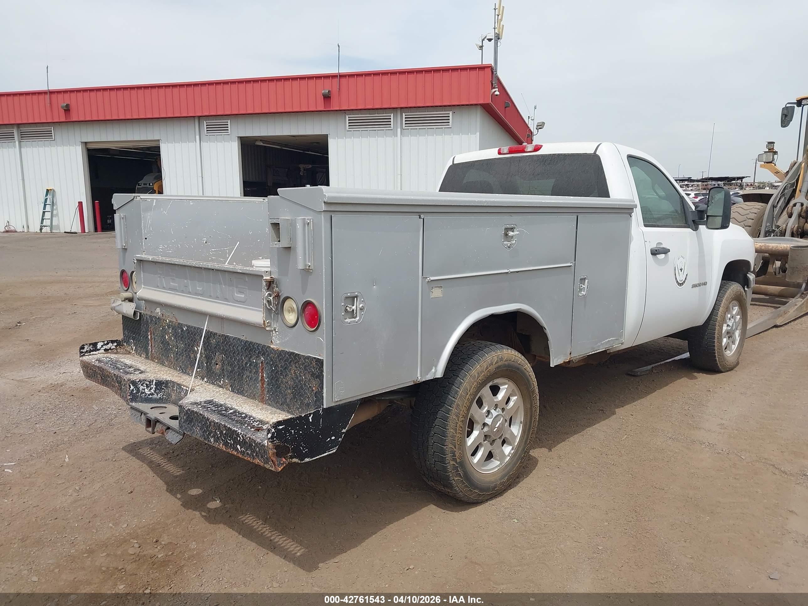 CHEVROLET SILVERADO image 4