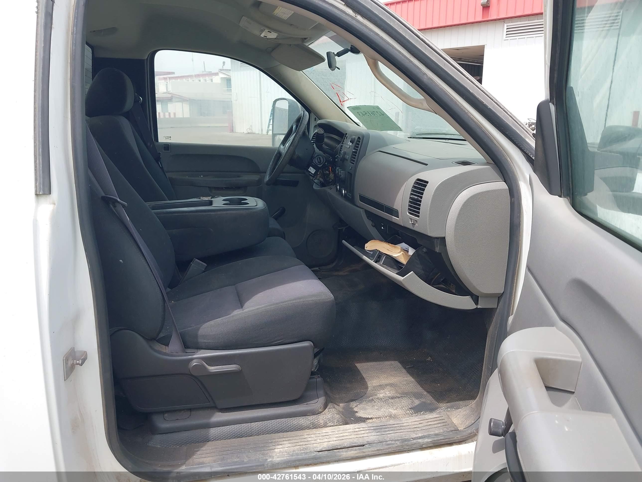 CHEVROLET SILVERADO image 5