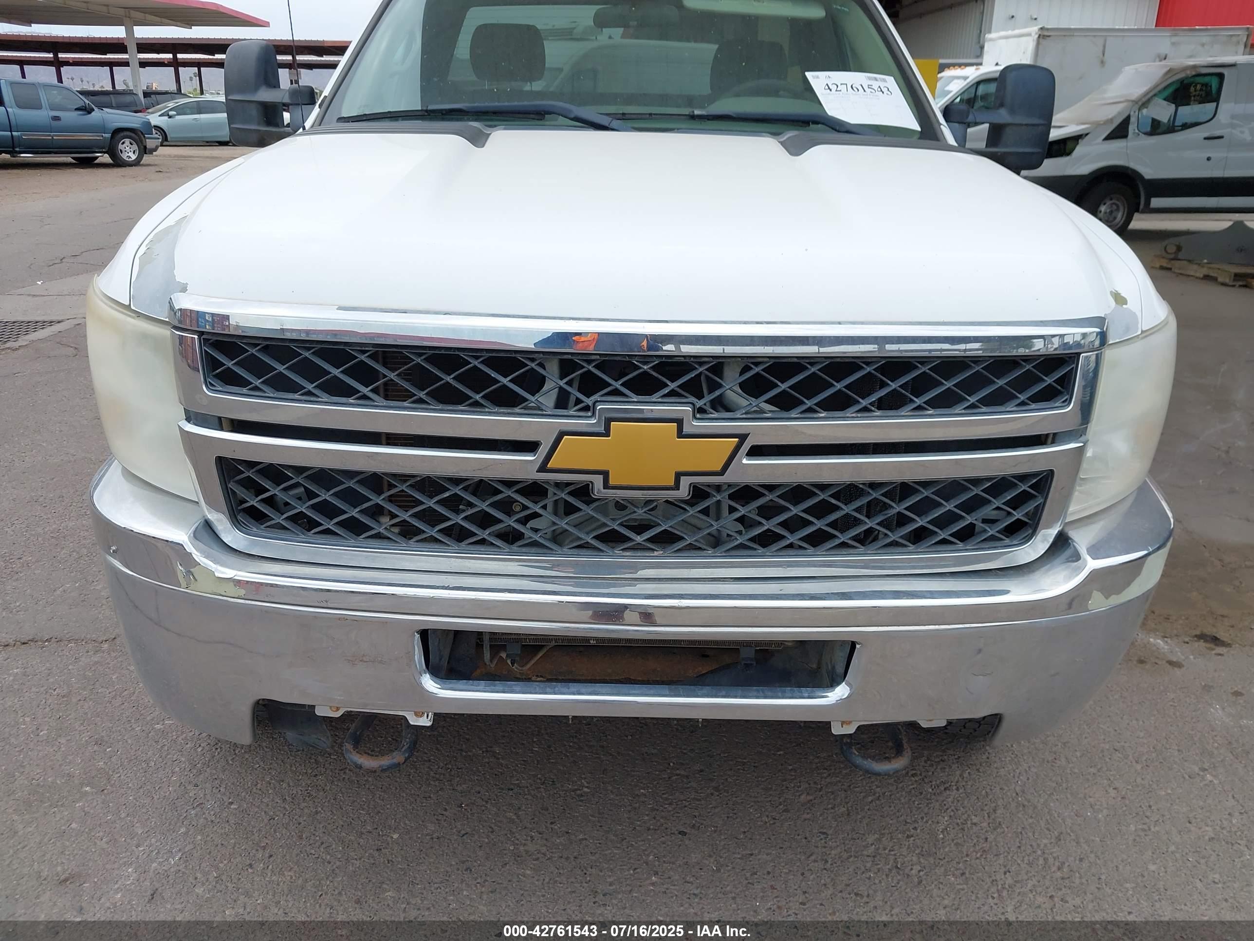 CHEVROLET SILVERADO image 6