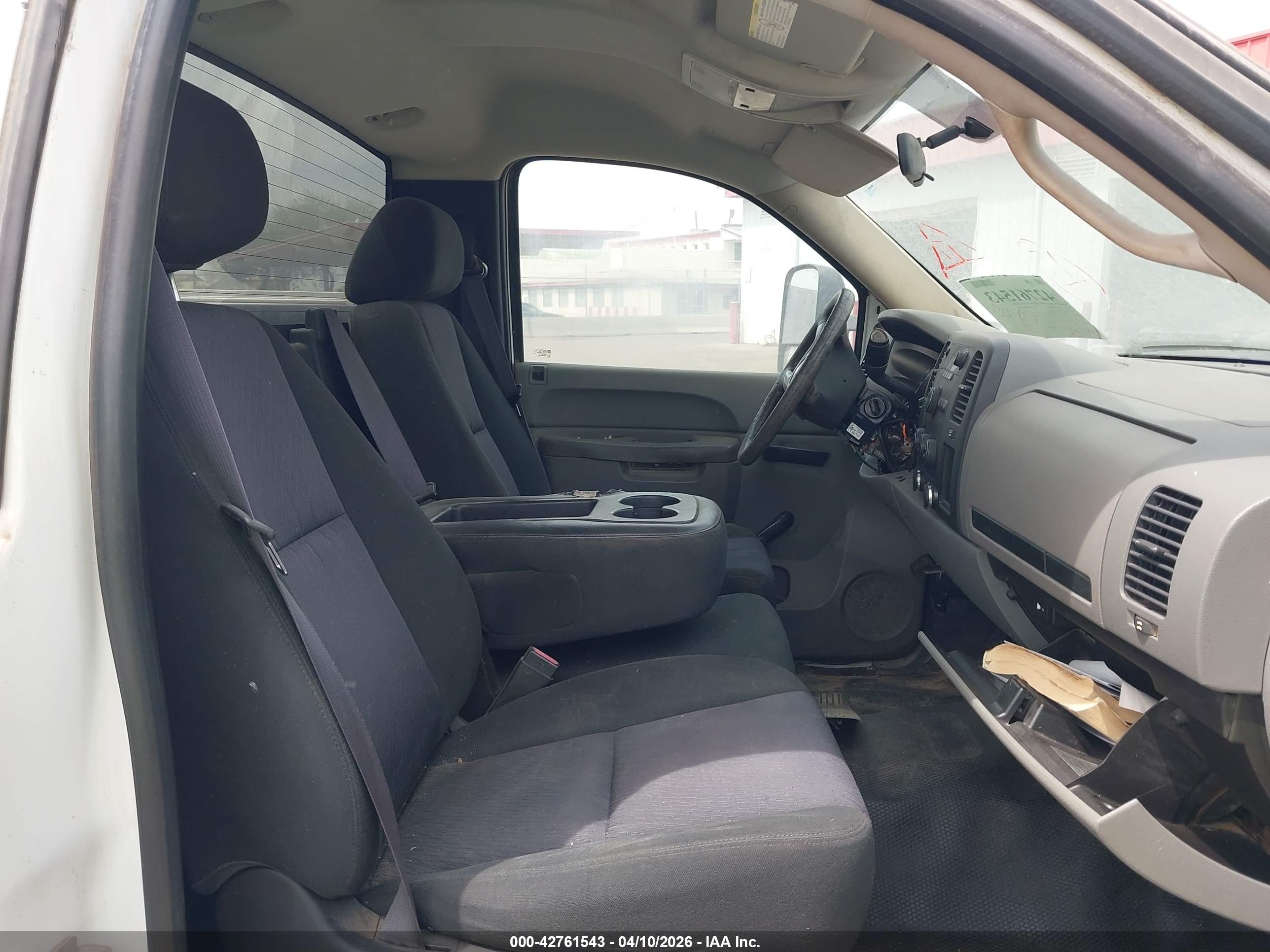 CHEVROLET SILVERADO image 8