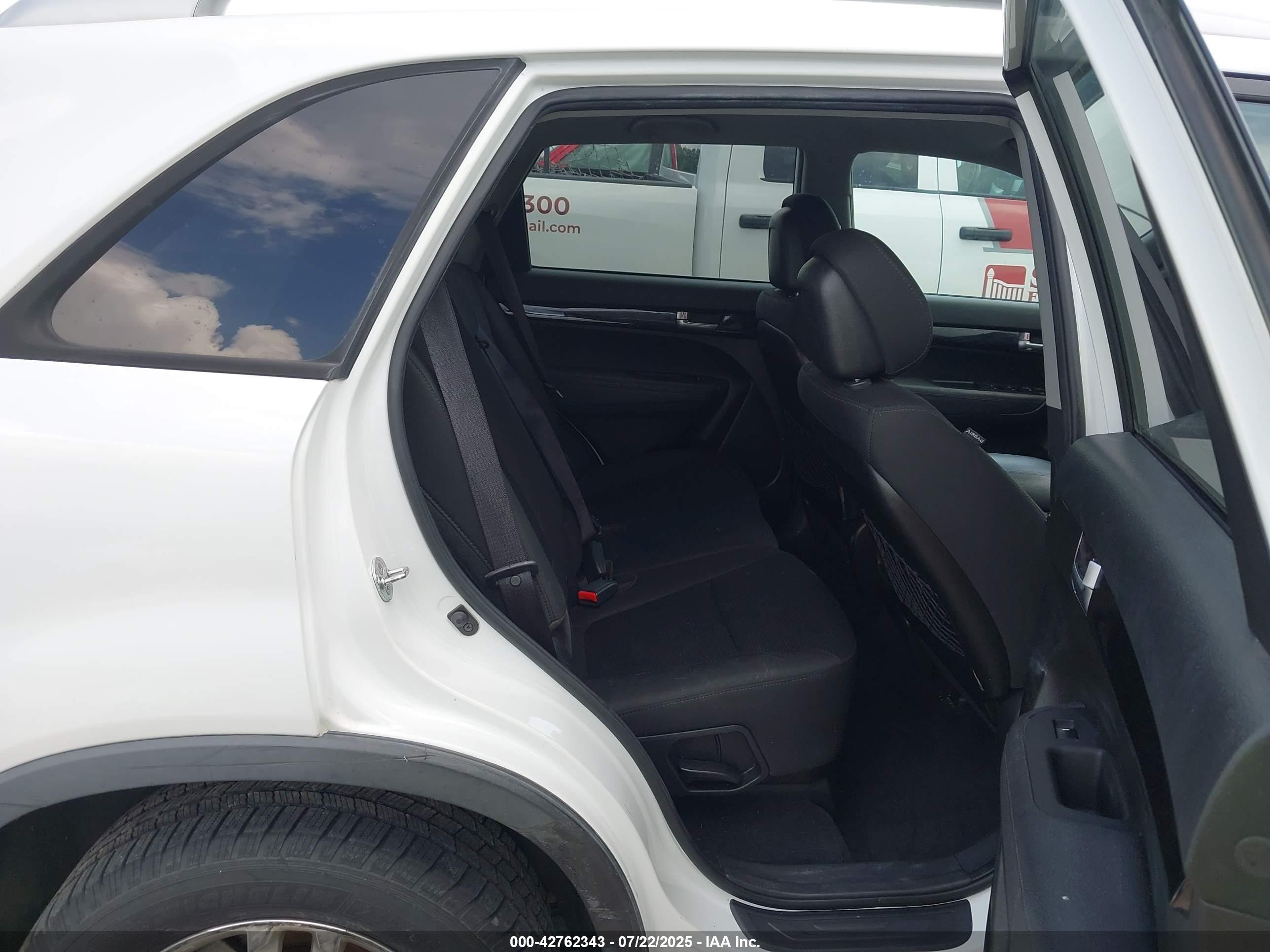 KIA SORENTO image 8