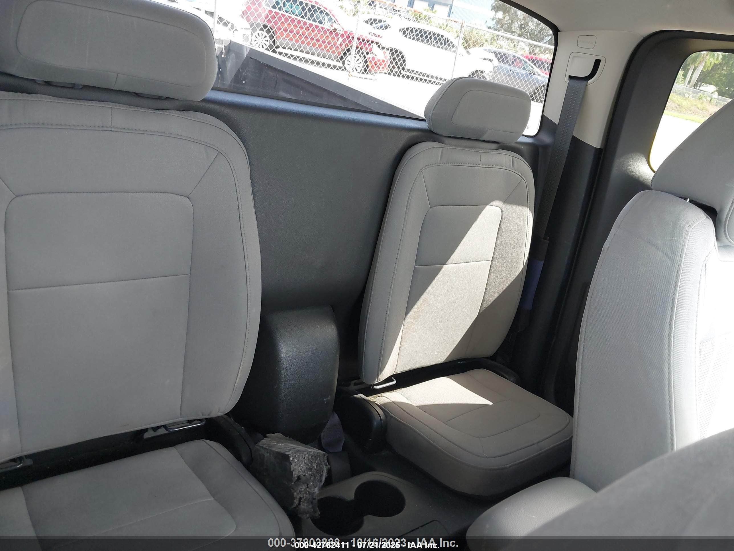 CHEVROLET COLORADO image 8