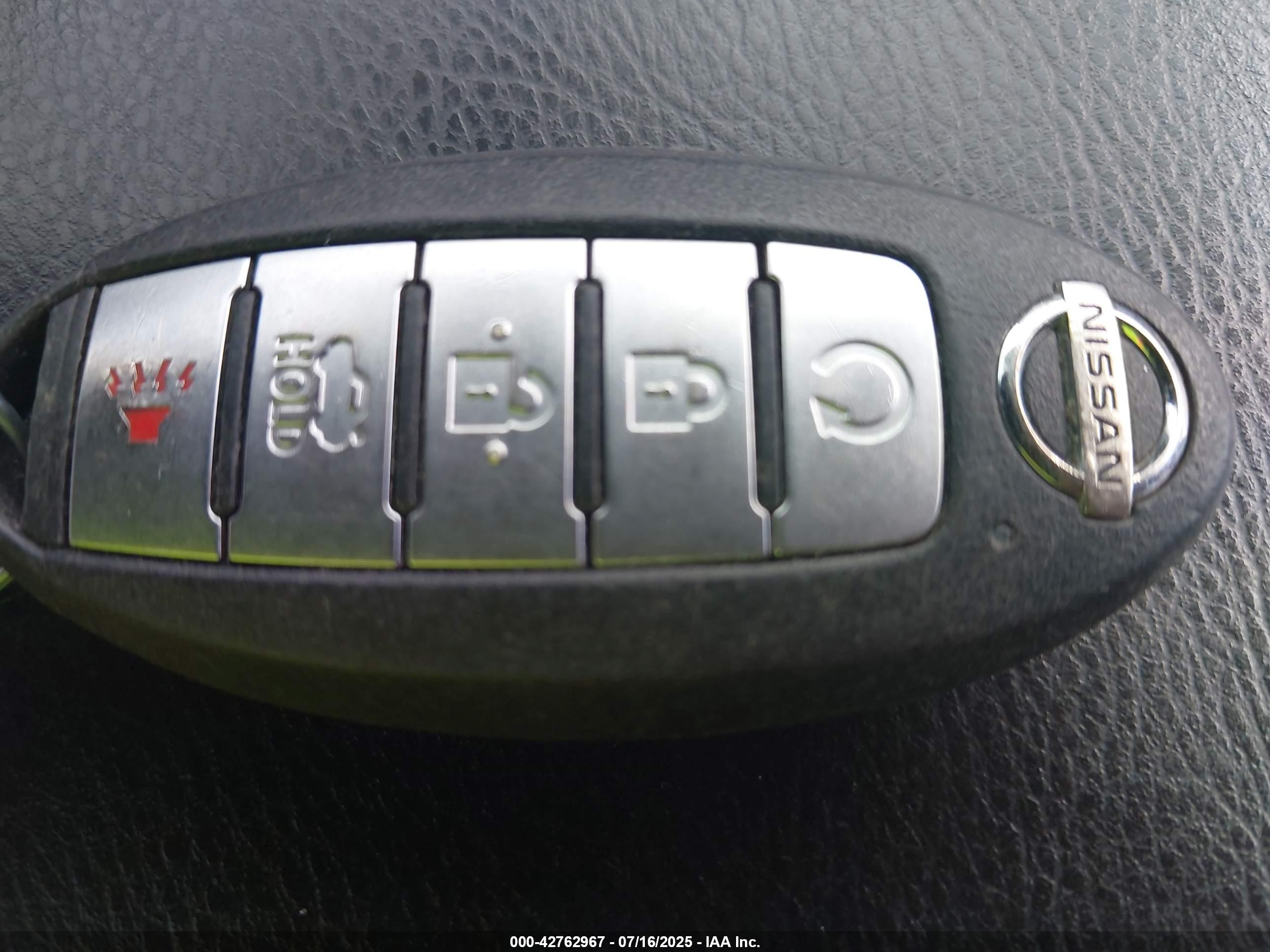 NISSAN MAXIMA image 11