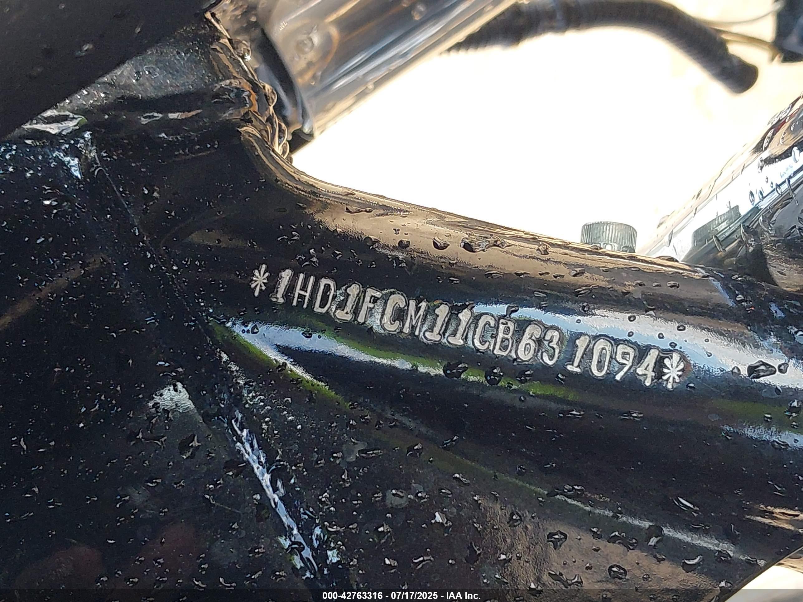 HARLEY-DAVIDSON FLHTCU image 10