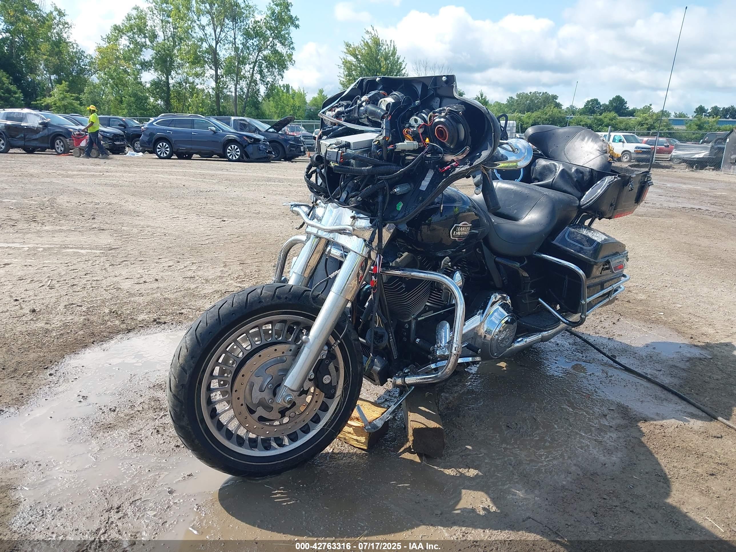 HARLEY-DAVIDSON FLHTCU image 2