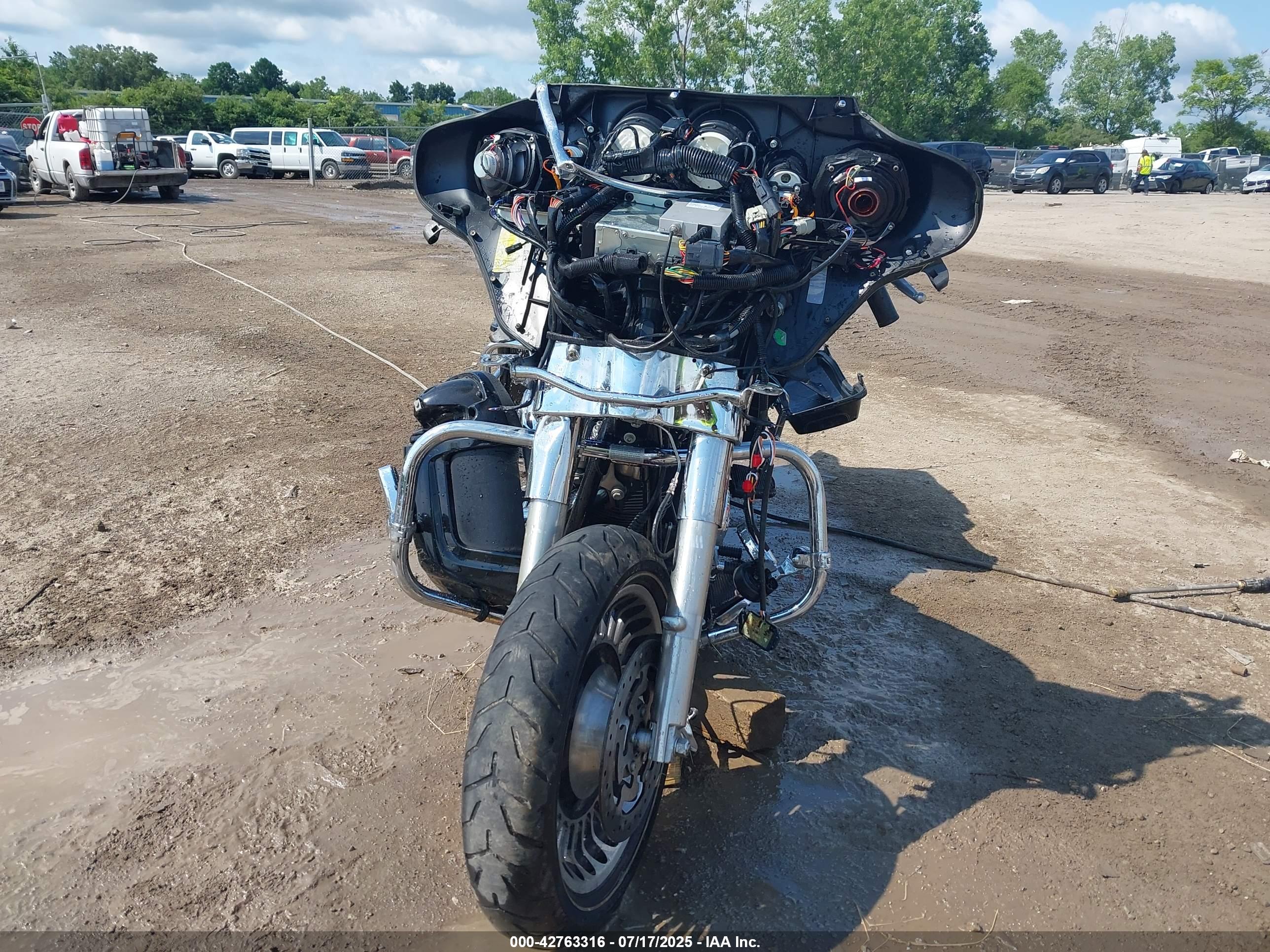 HARLEY-DAVIDSON FLHTCU image 5