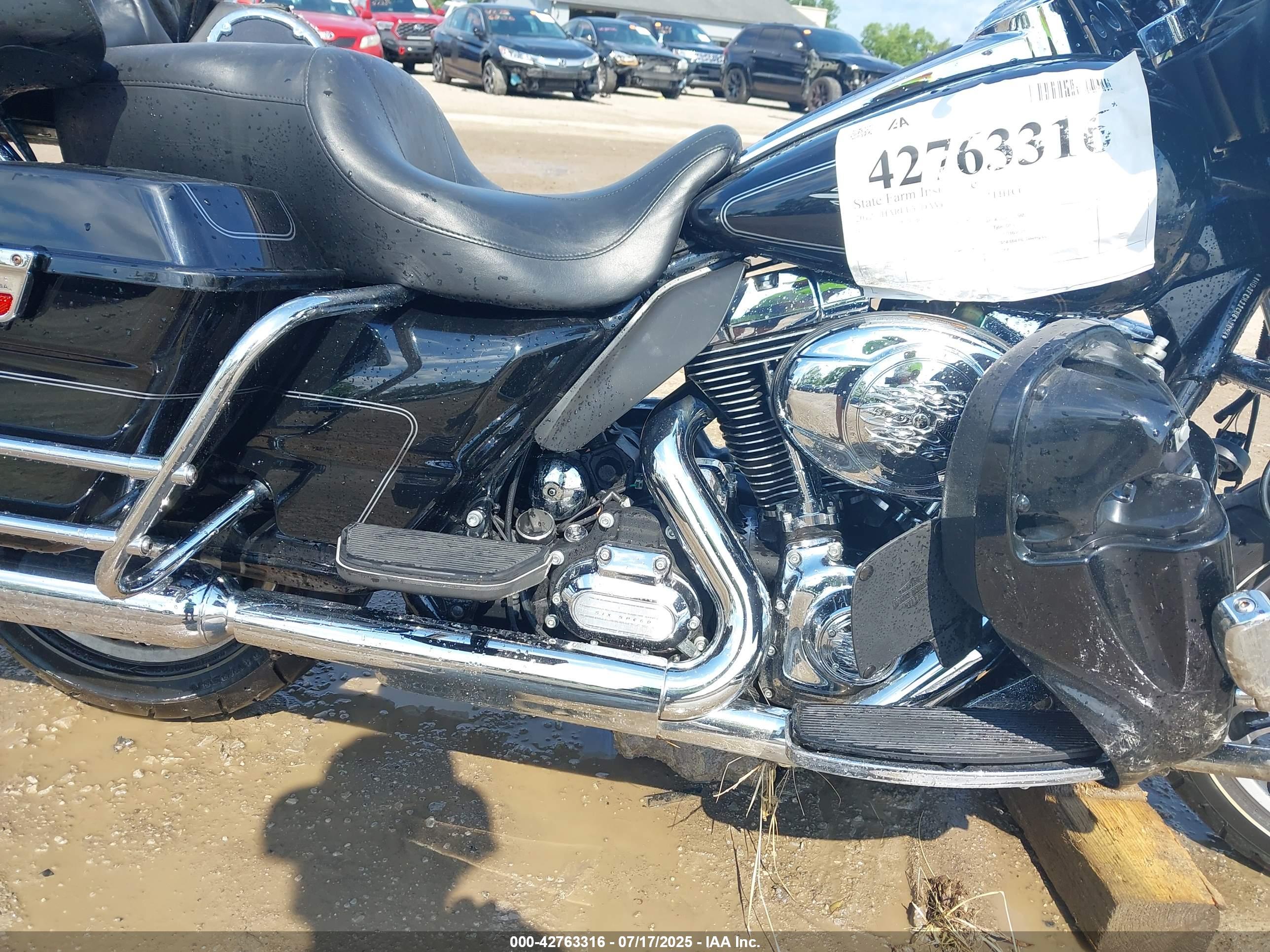 HARLEY-DAVIDSON FLHTCU image 8