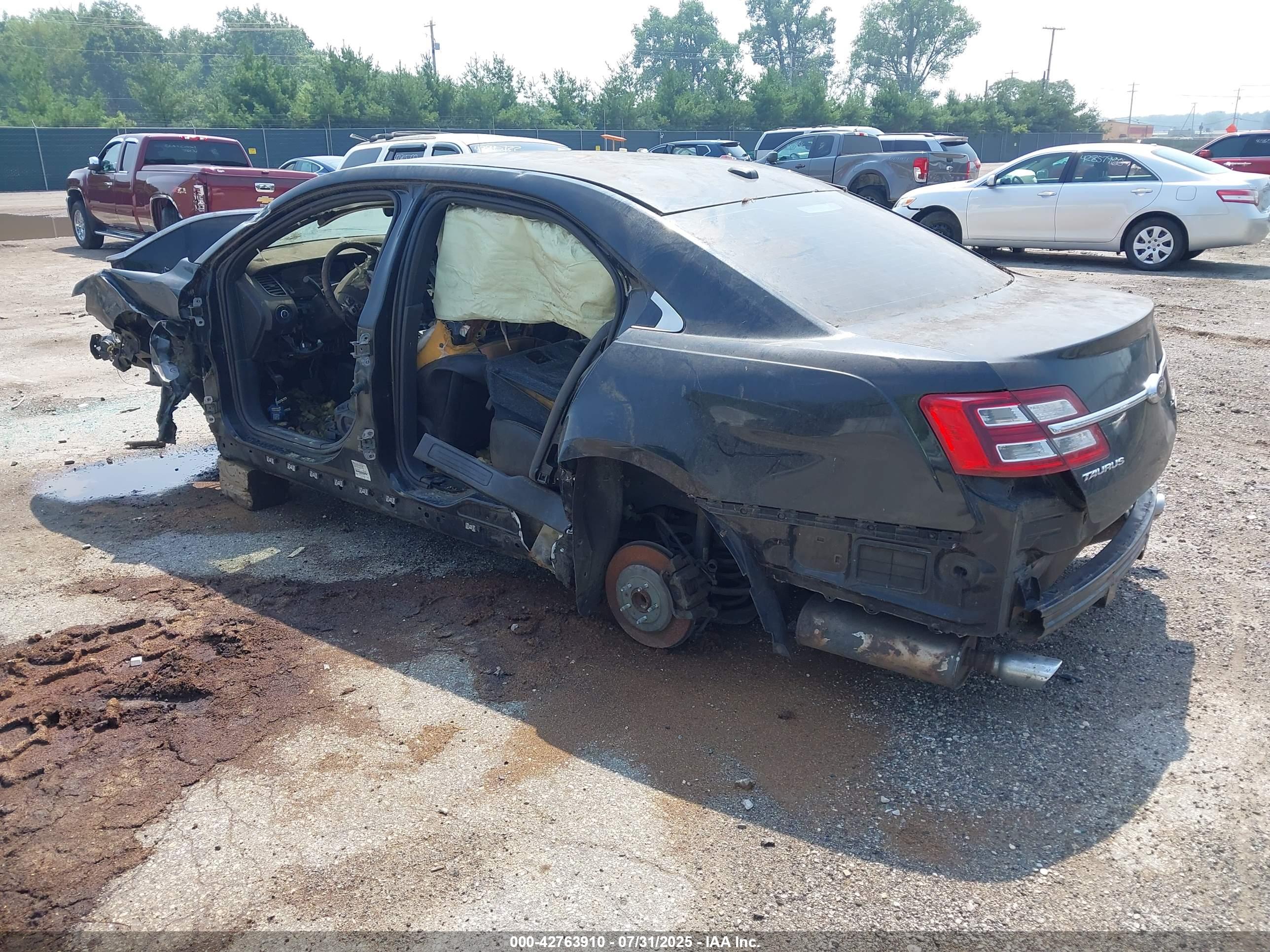 FORD TAURUS image 3