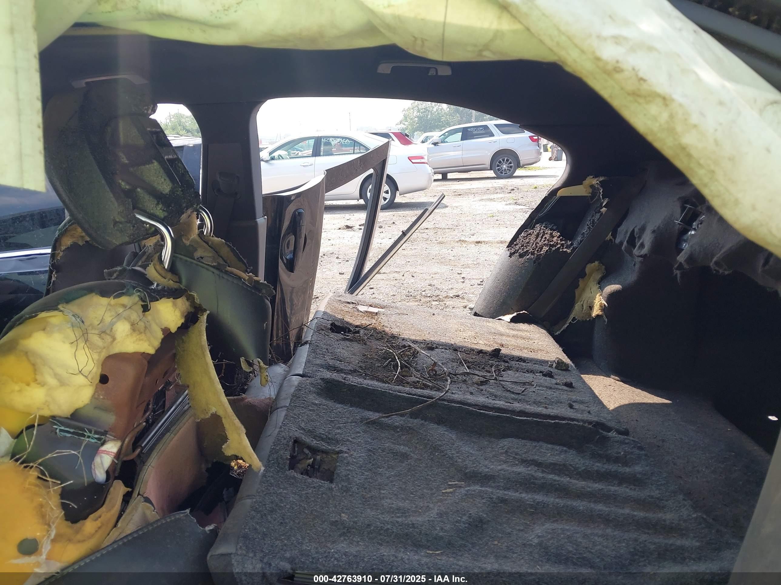 FORD TAURUS image 8