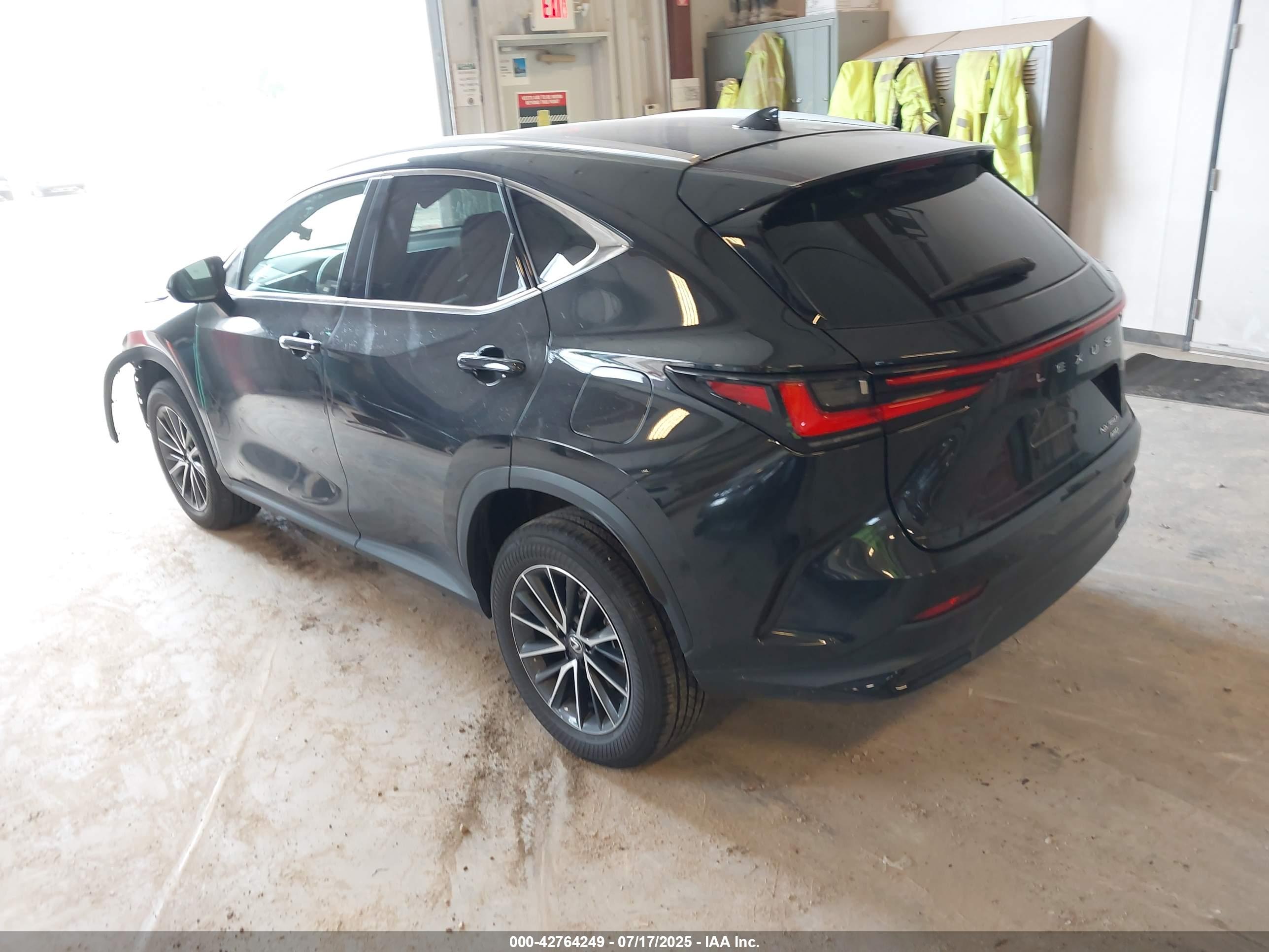 LEXUS NX image 3