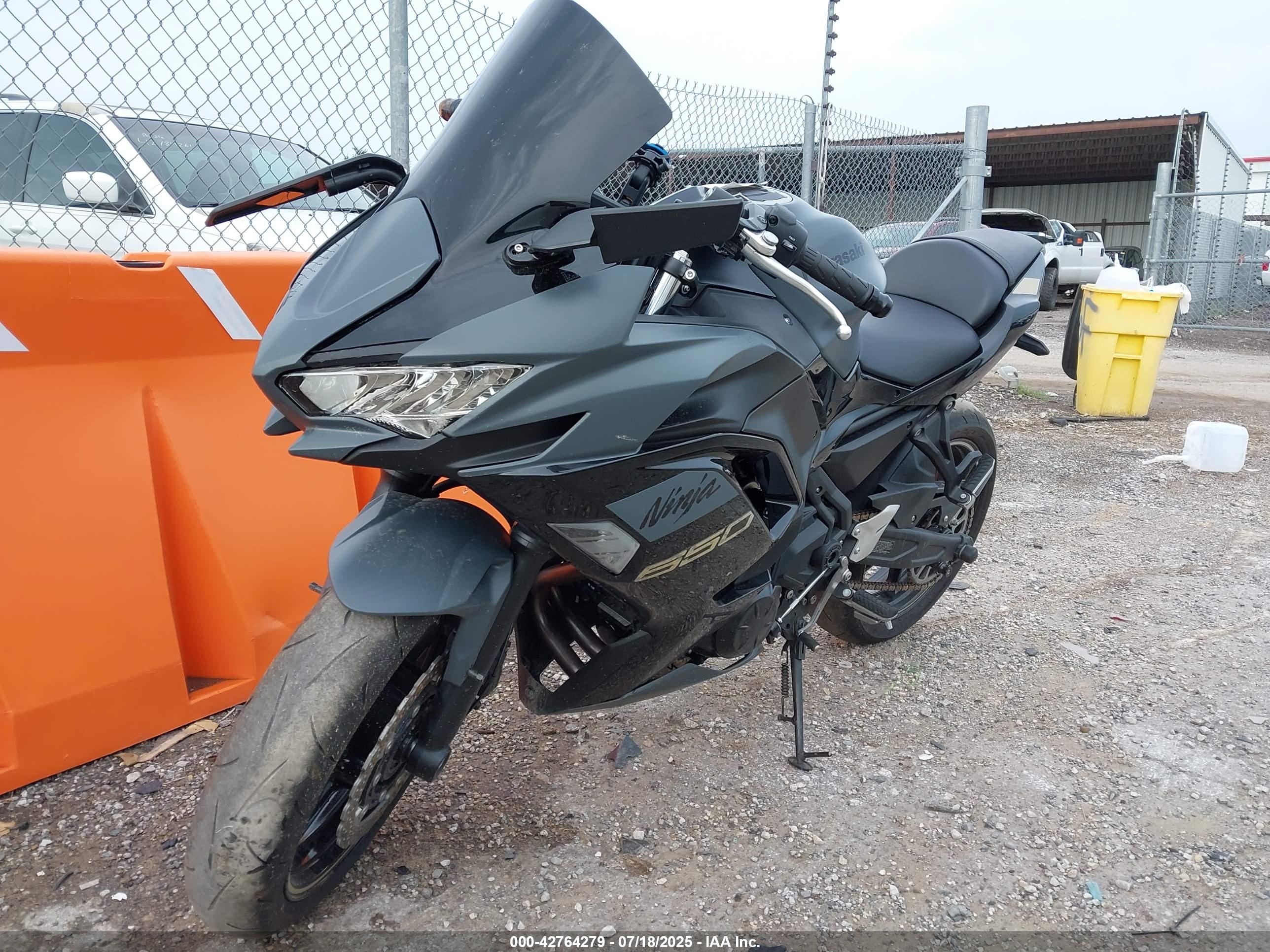 KAWASAKI EX650 image 2