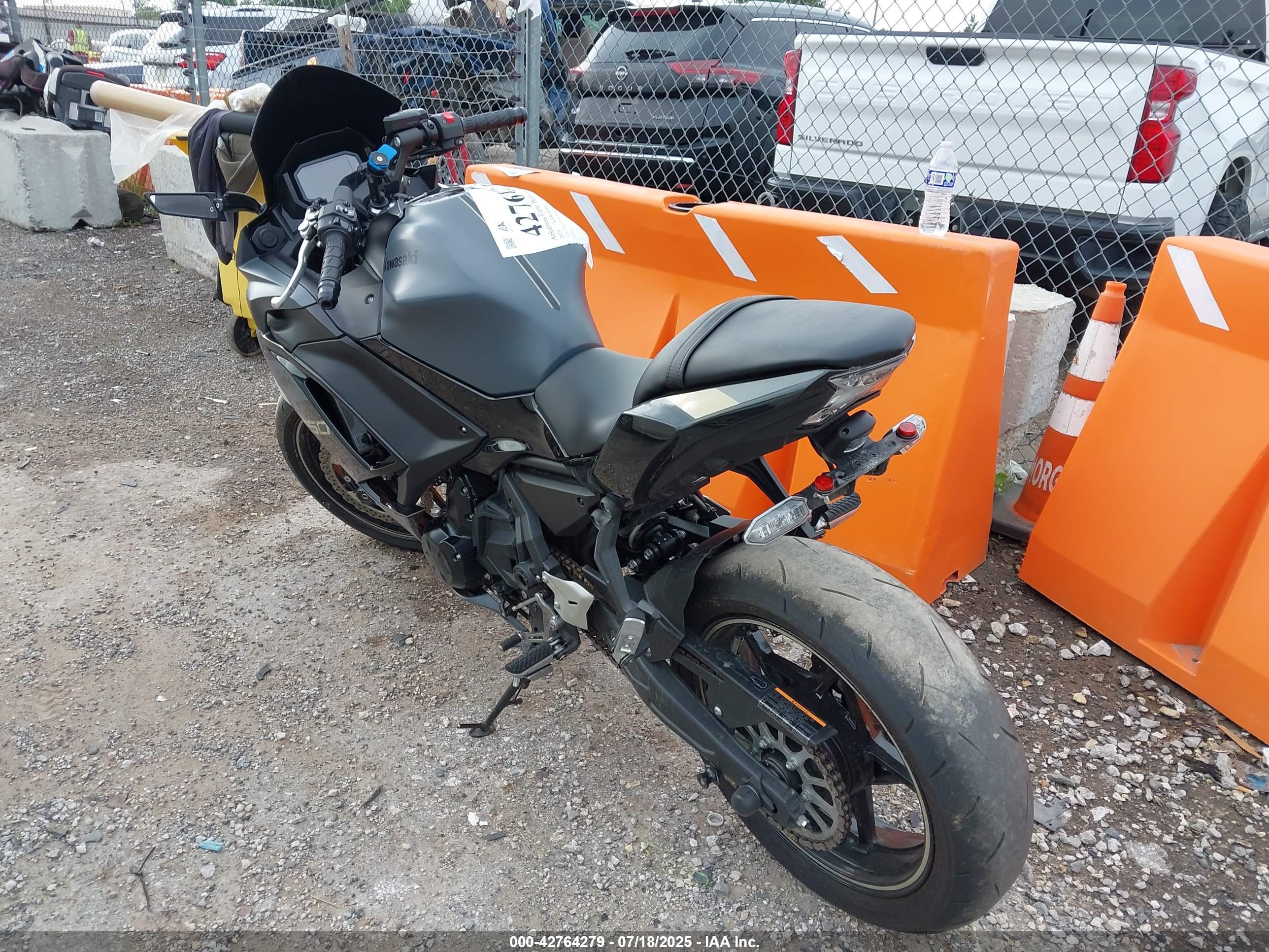 KAWASAKI EX650 image 3