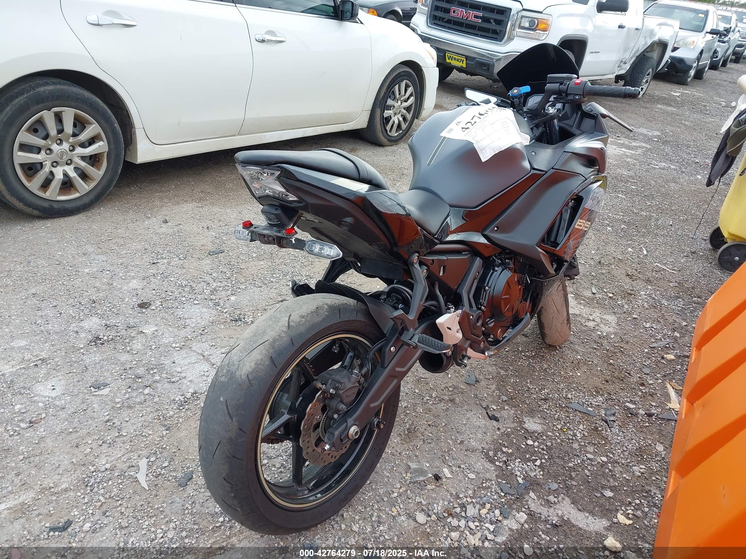 KAWASAKI EX650 image 4