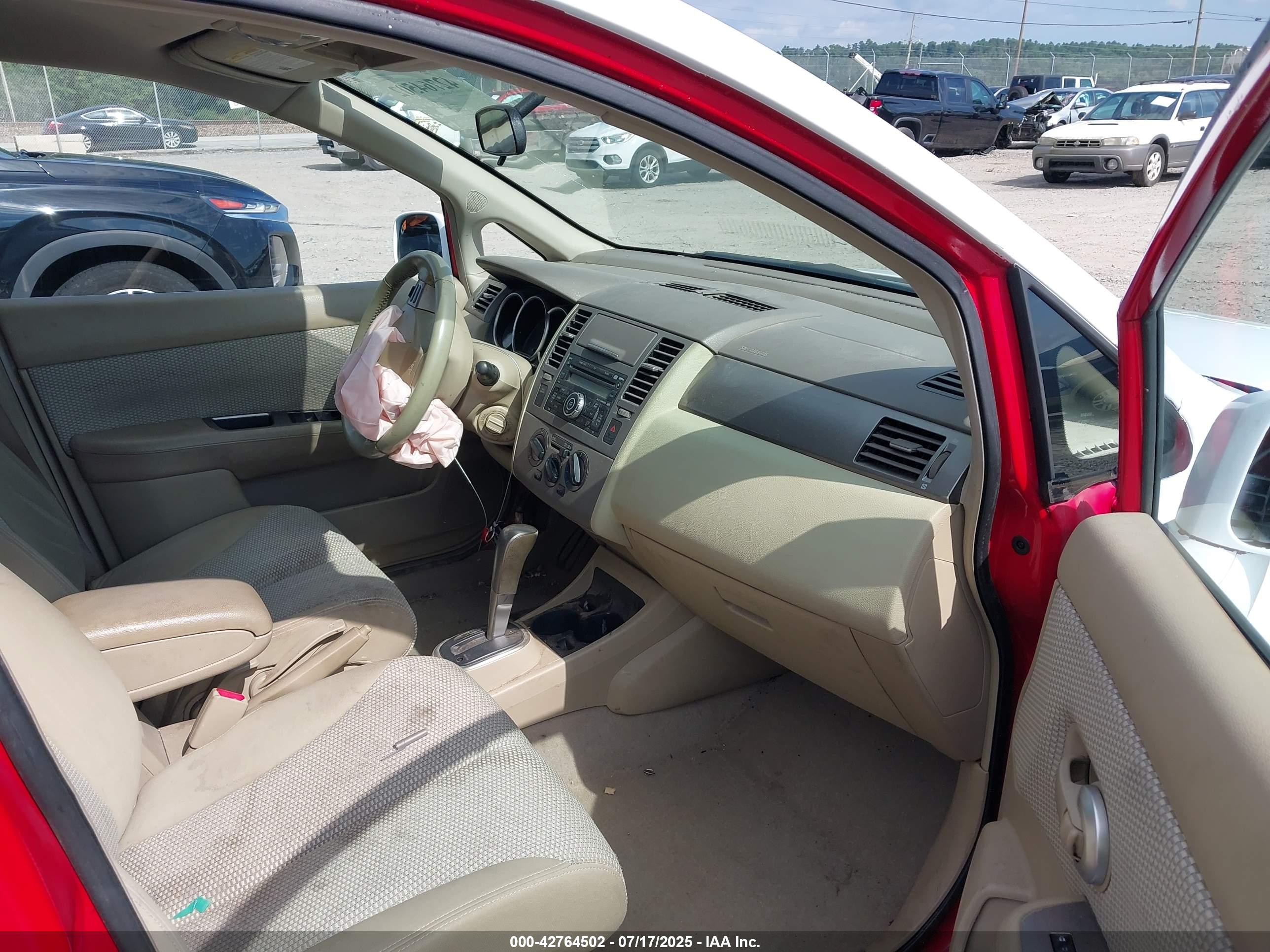NISSAN VERSA image 5