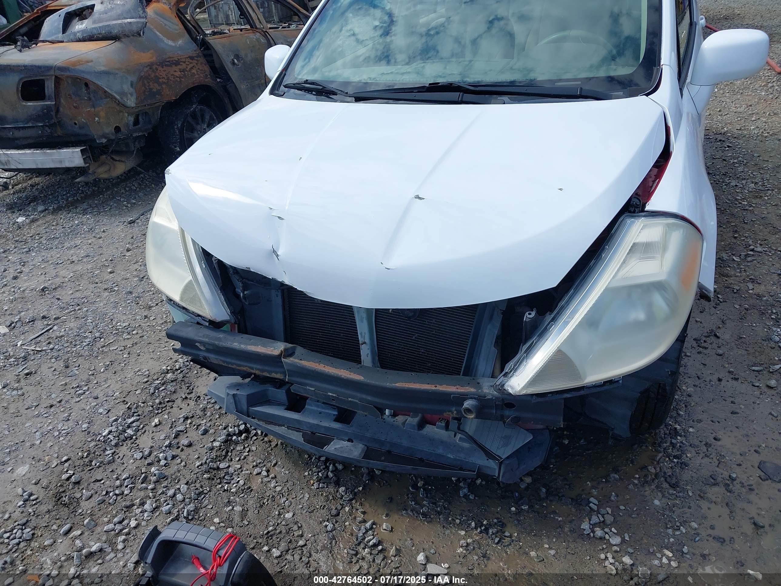 NISSAN VERSA image 6