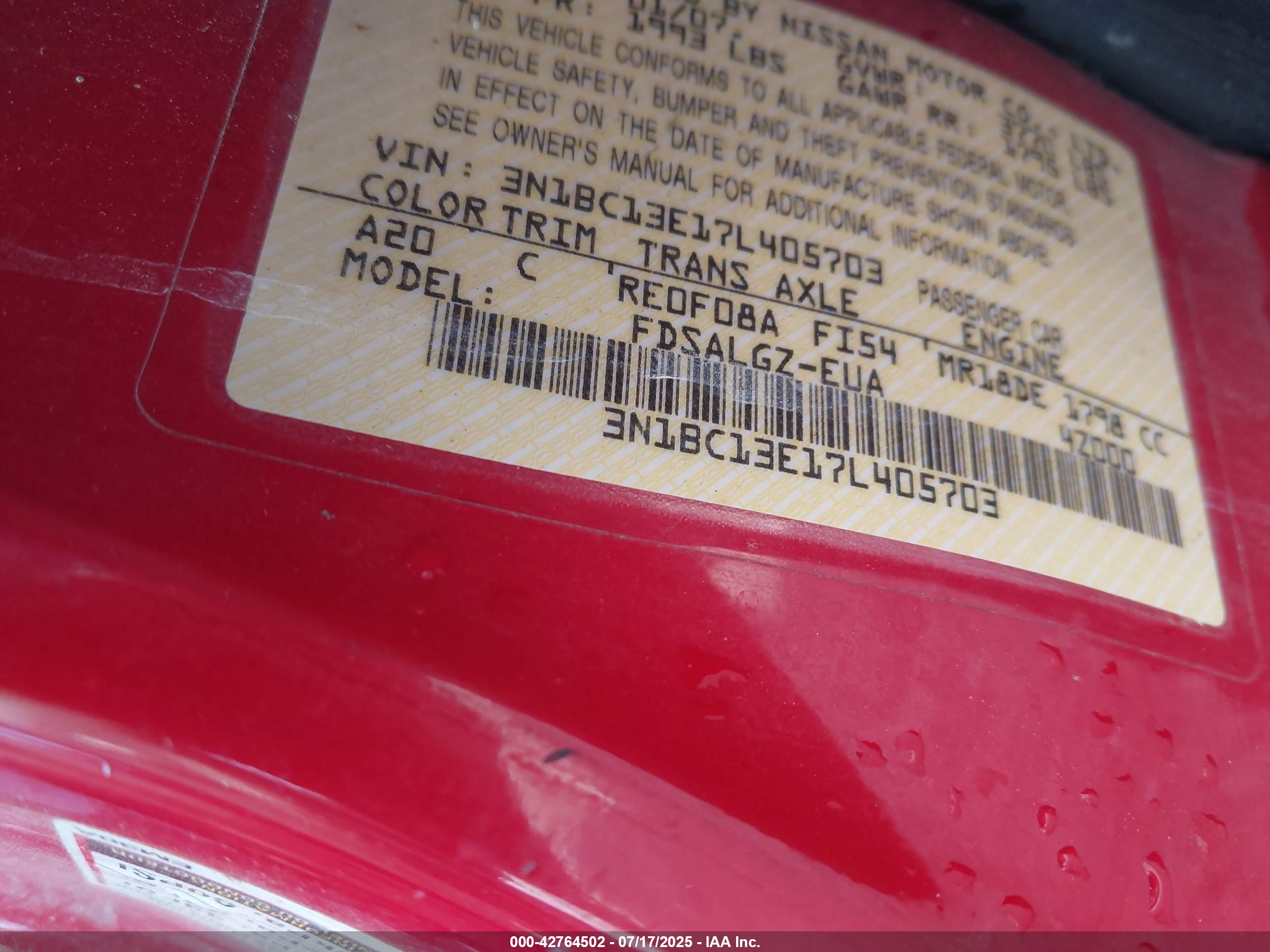 NISSAN VERSA image 9