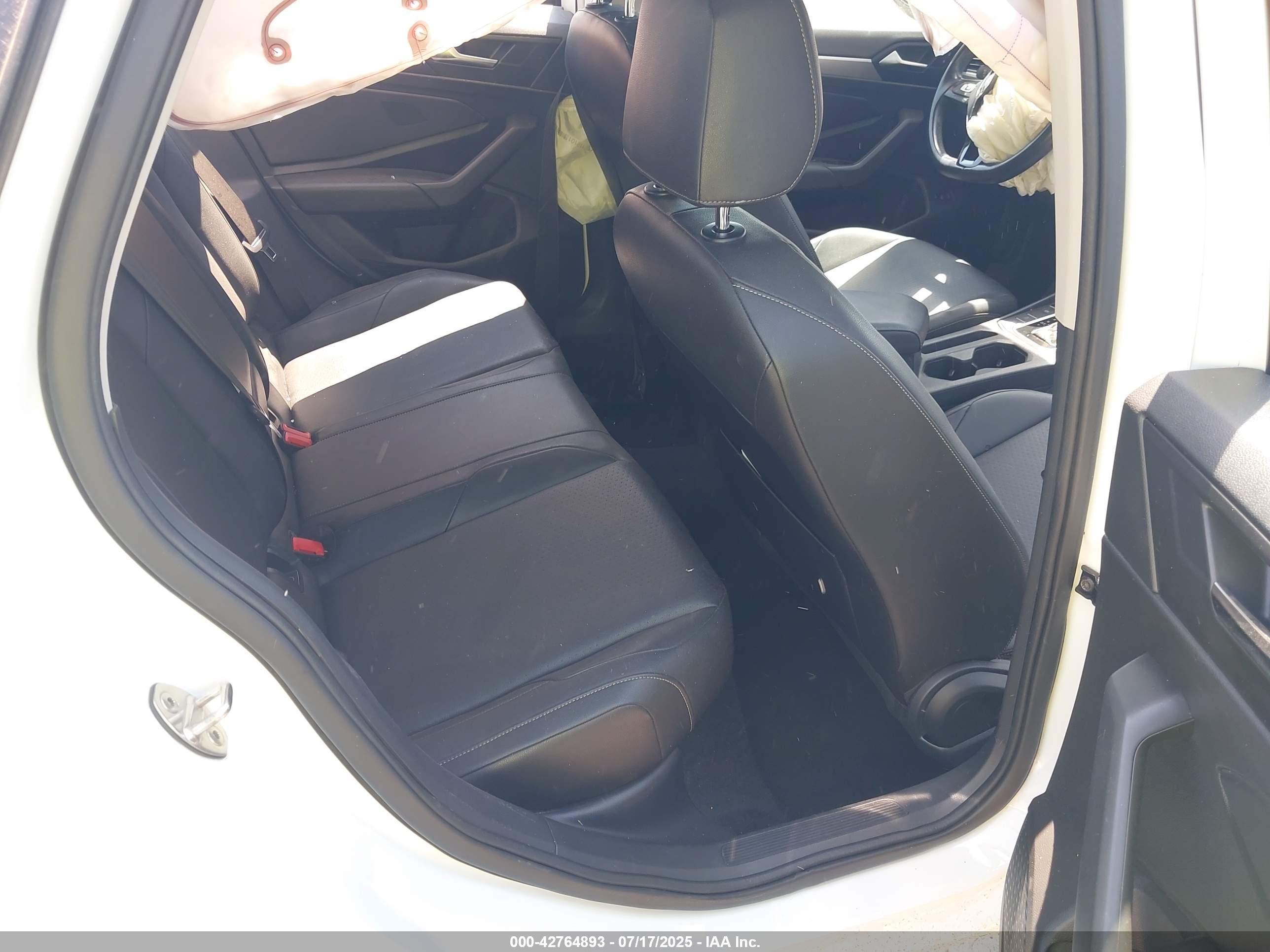 VOLKSWAGEN JETTA image 8