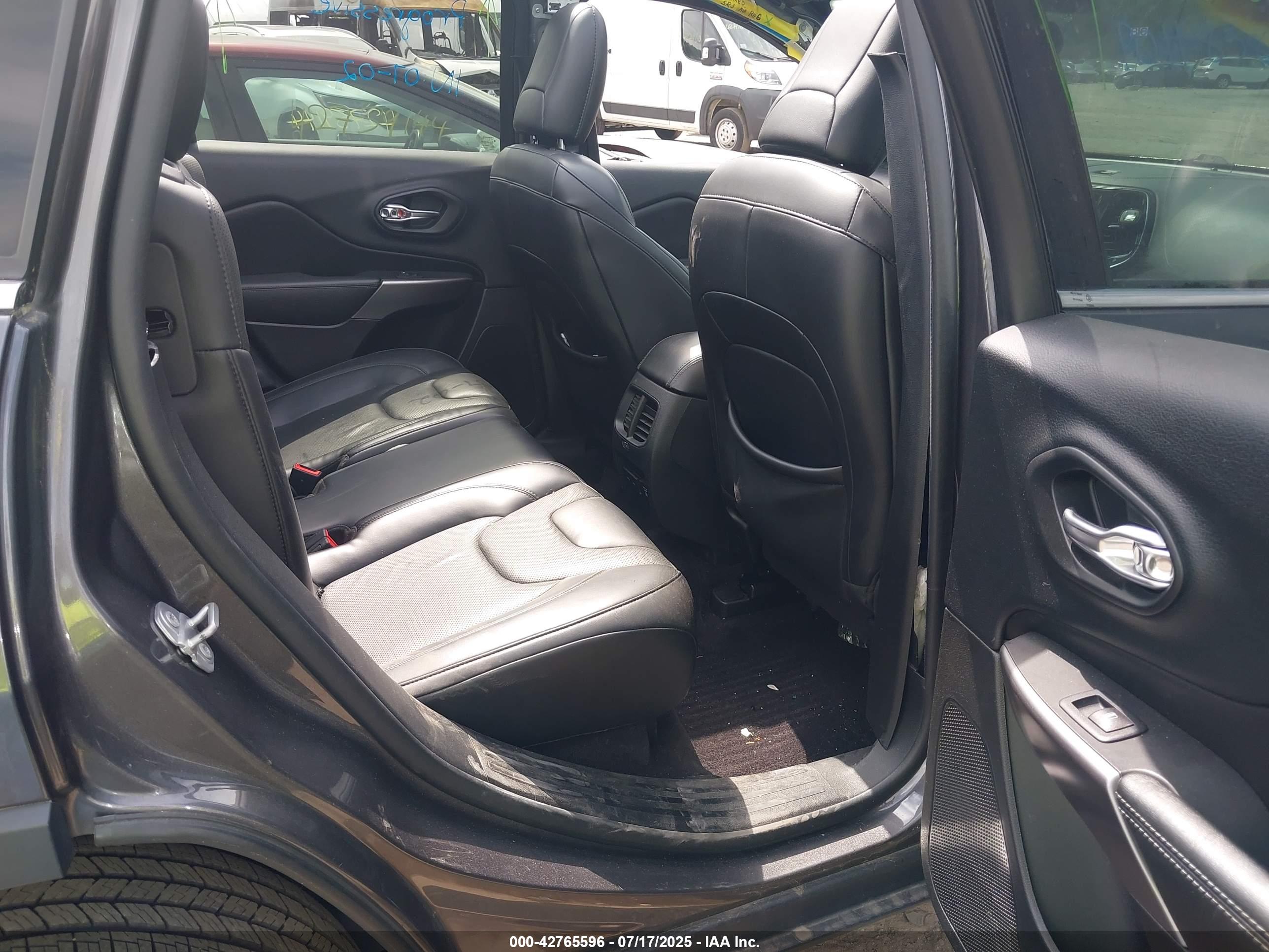 JEEP CHEROKEE image 8