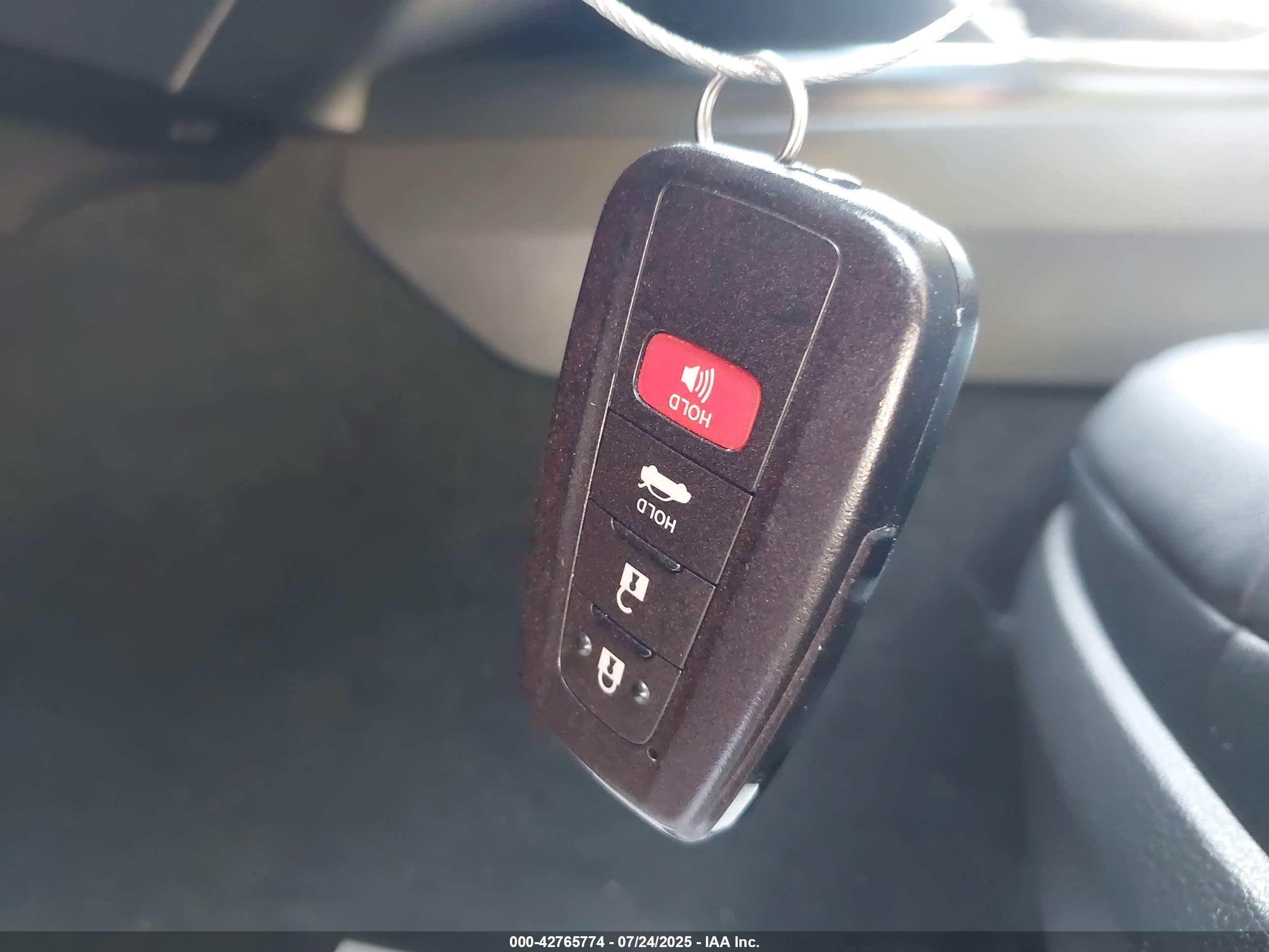 TOYOTA CAMRY image 11