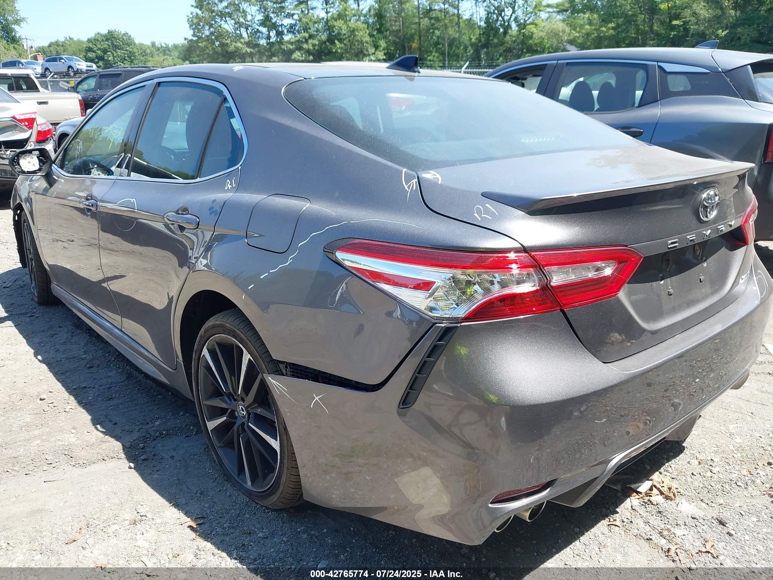 TOYOTA CAMRY image 3
