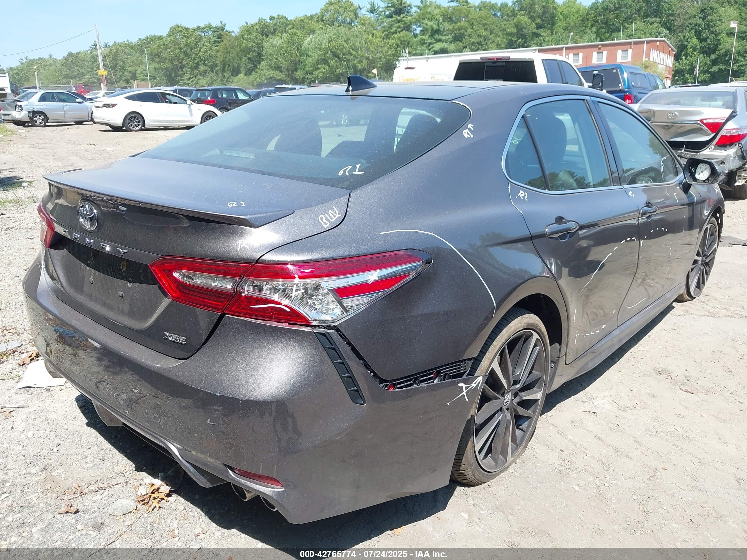 TOYOTA CAMRY image 4
