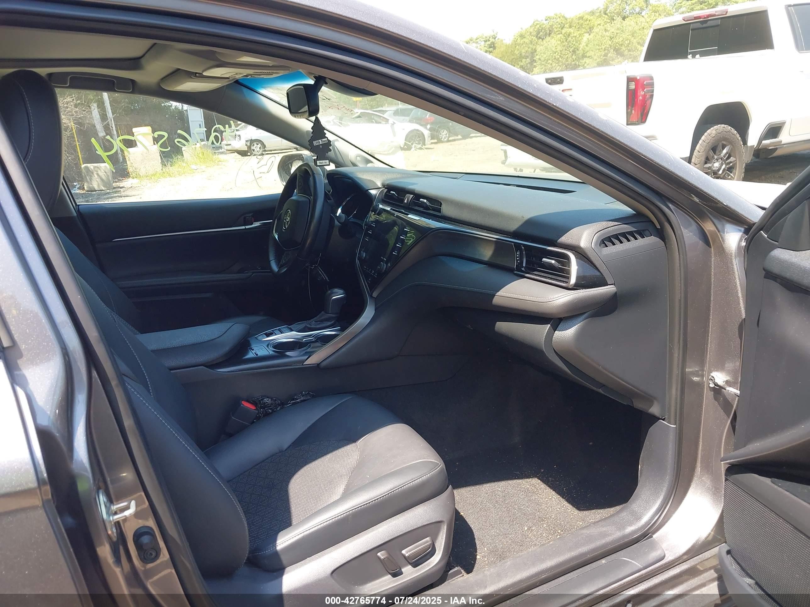 TOYOTA CAMRY image 5