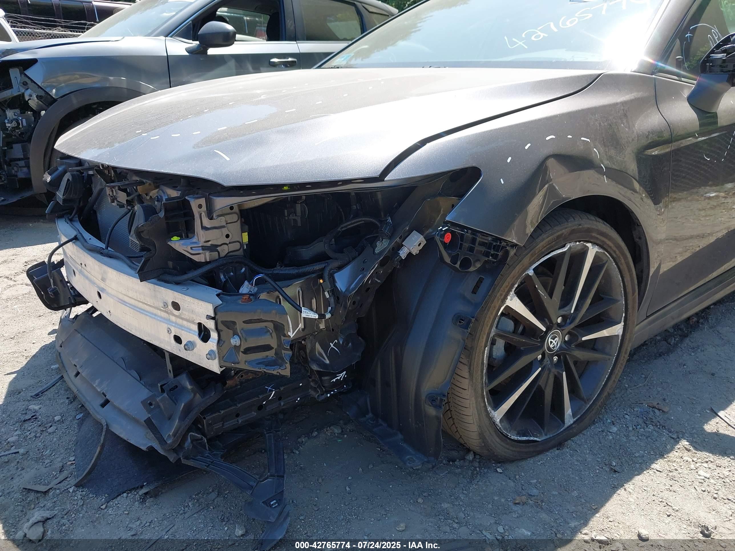 TOYOTA CAMRY image 6