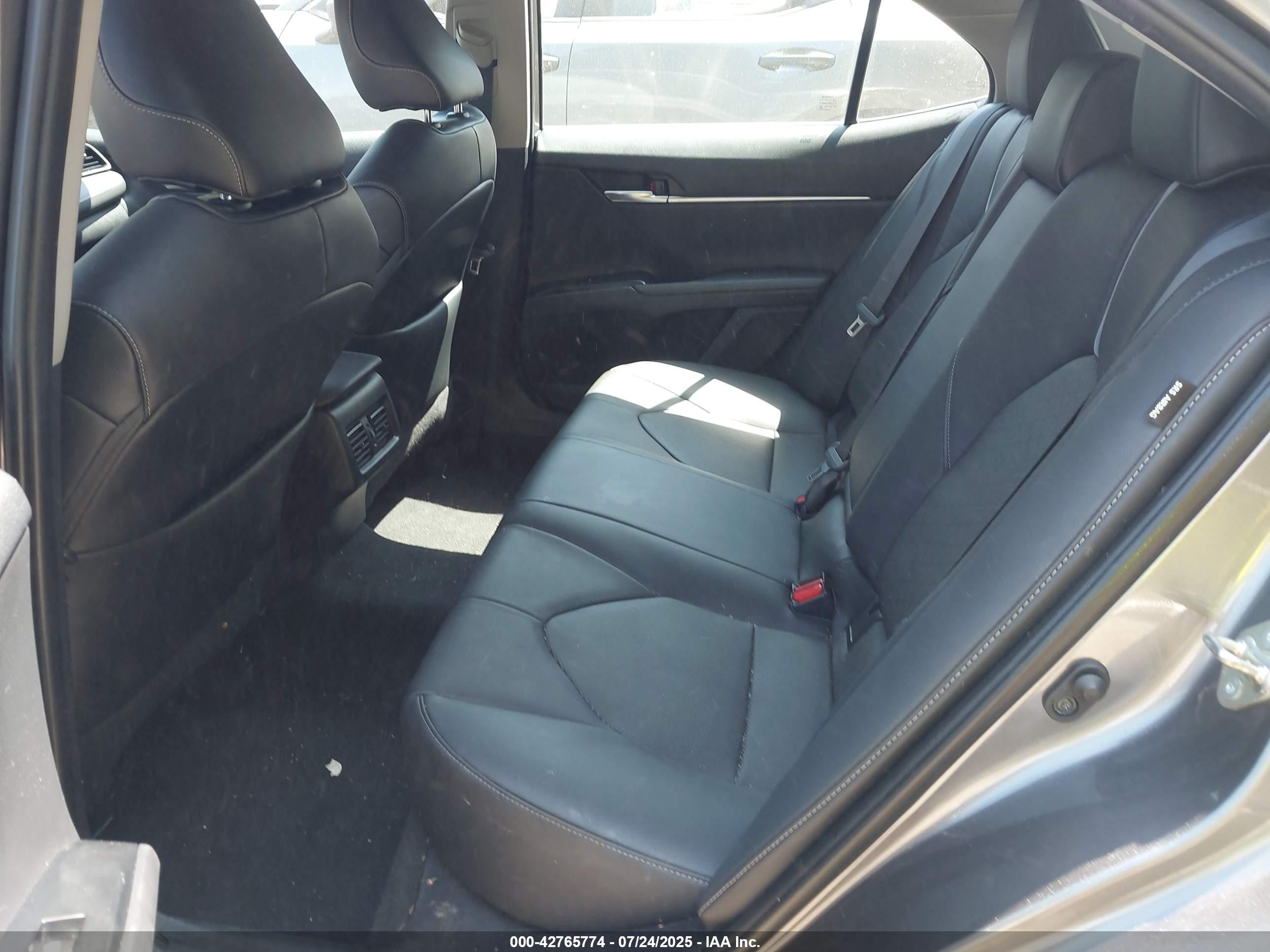 TOYOTA CAMRY image 8