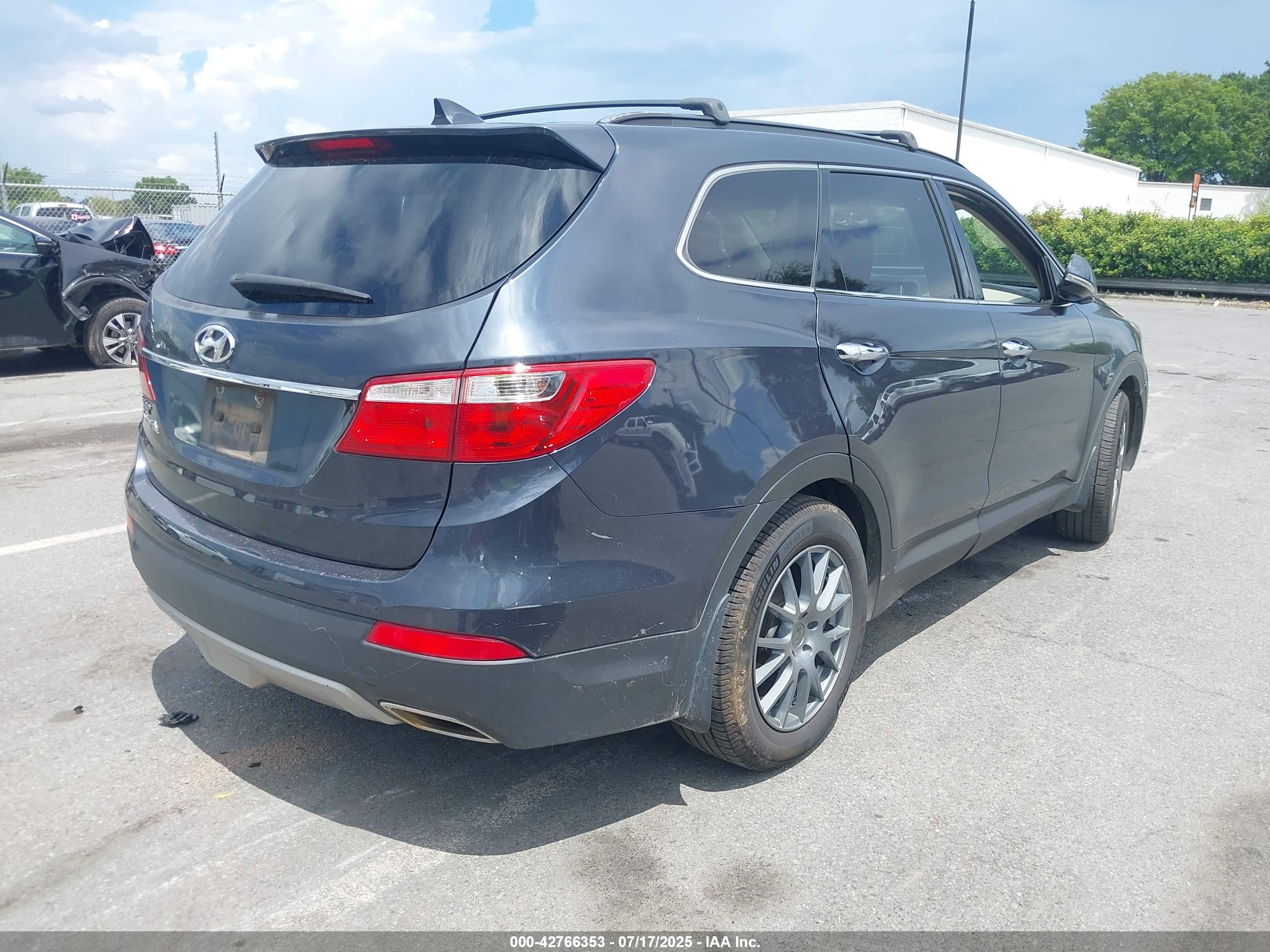 HYUNDAI SANTA image 4