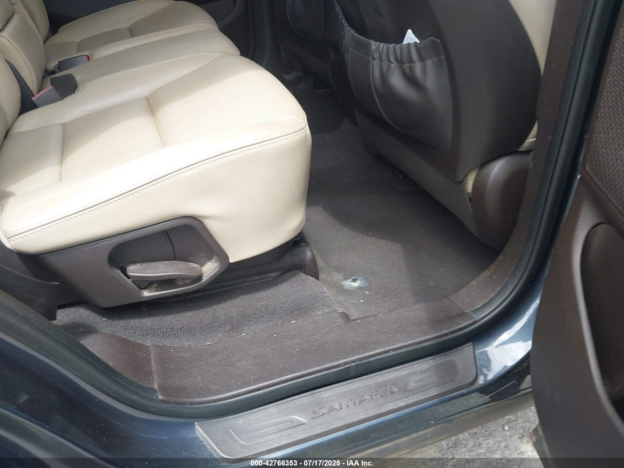 HYUNDAI SANTA image 8