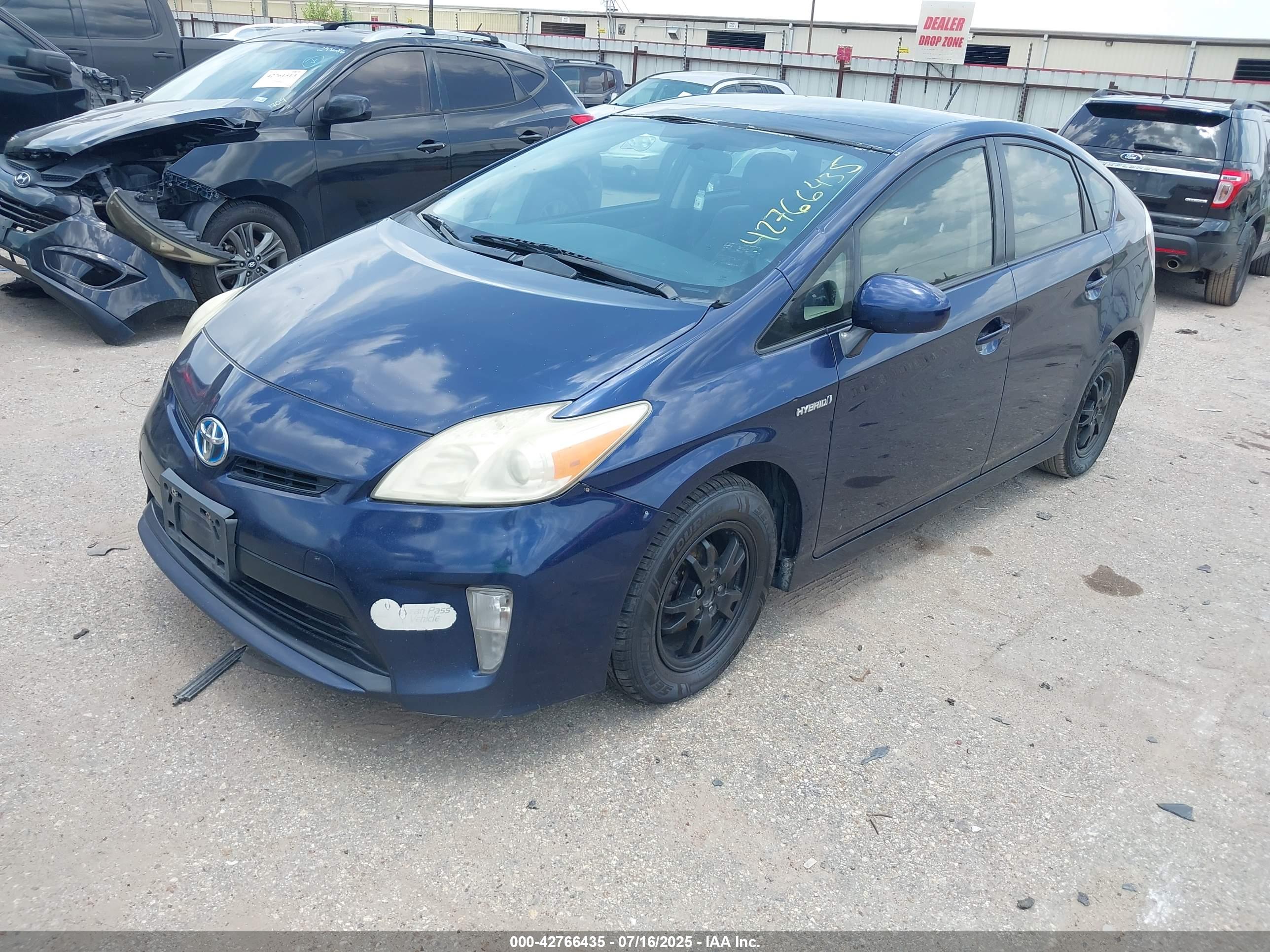 TOYOTA PRIUS image 2