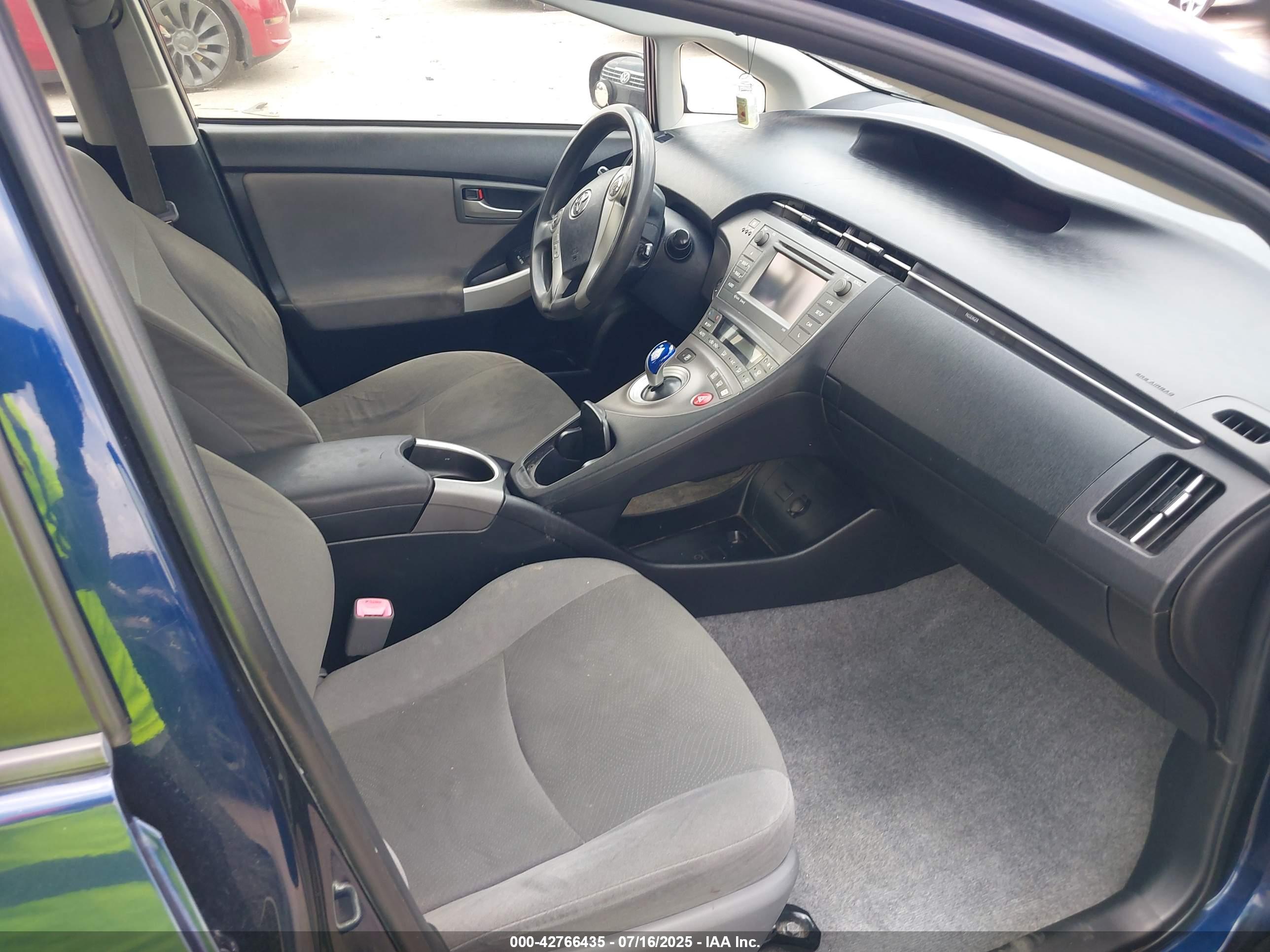 TOYOTA PRIUS image 5