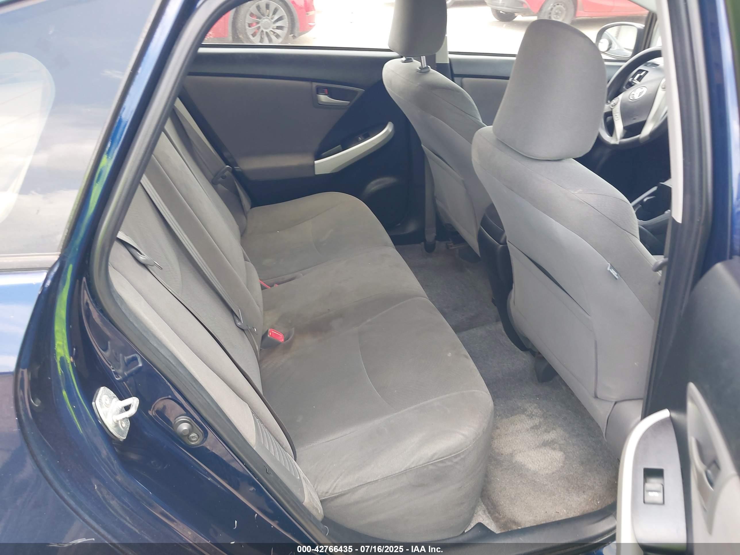 TOYOTA PRIUS image 8