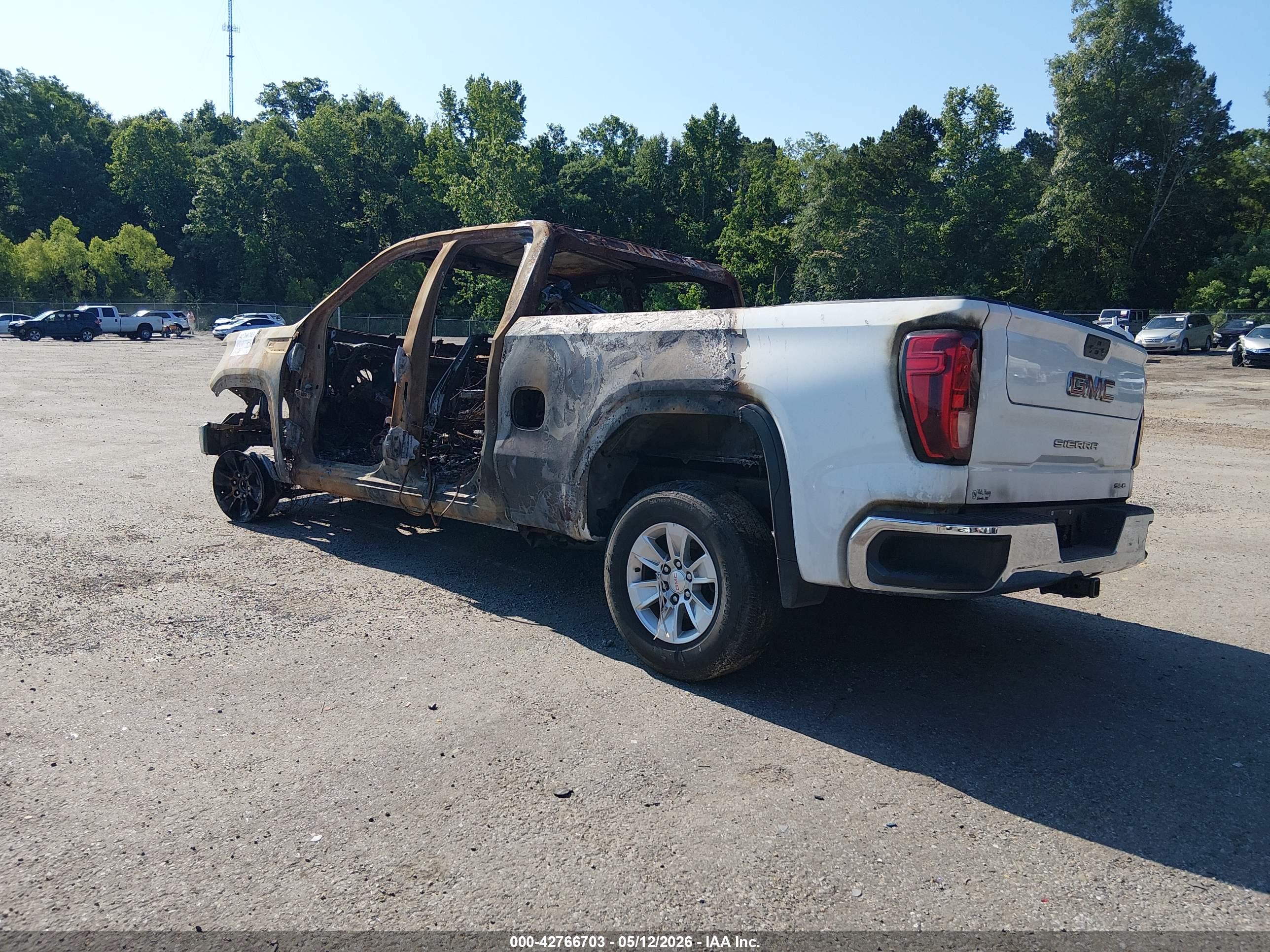 GMC SIERRA image 3